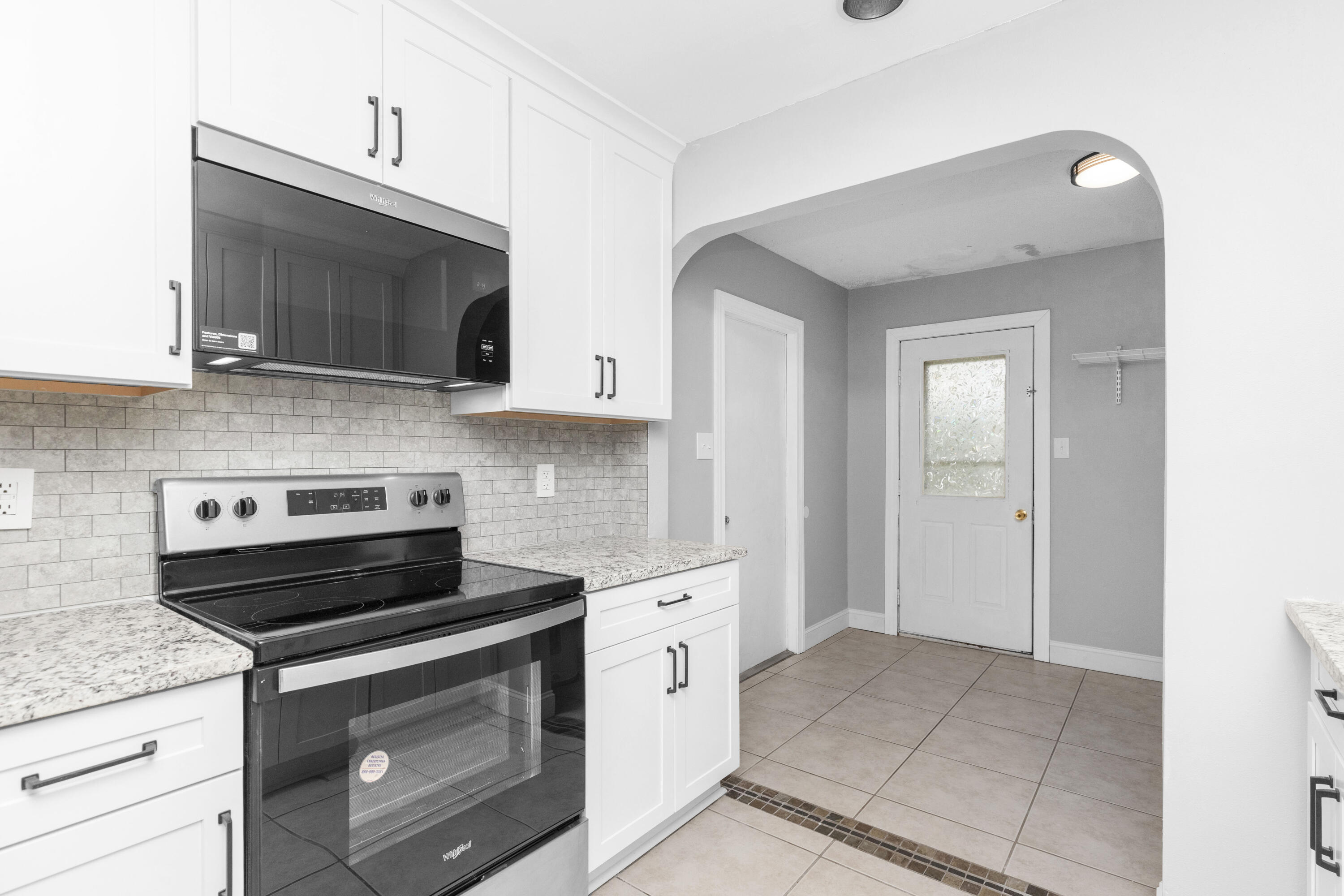 CHATEAU PRES DE LA MER - Residential Lease