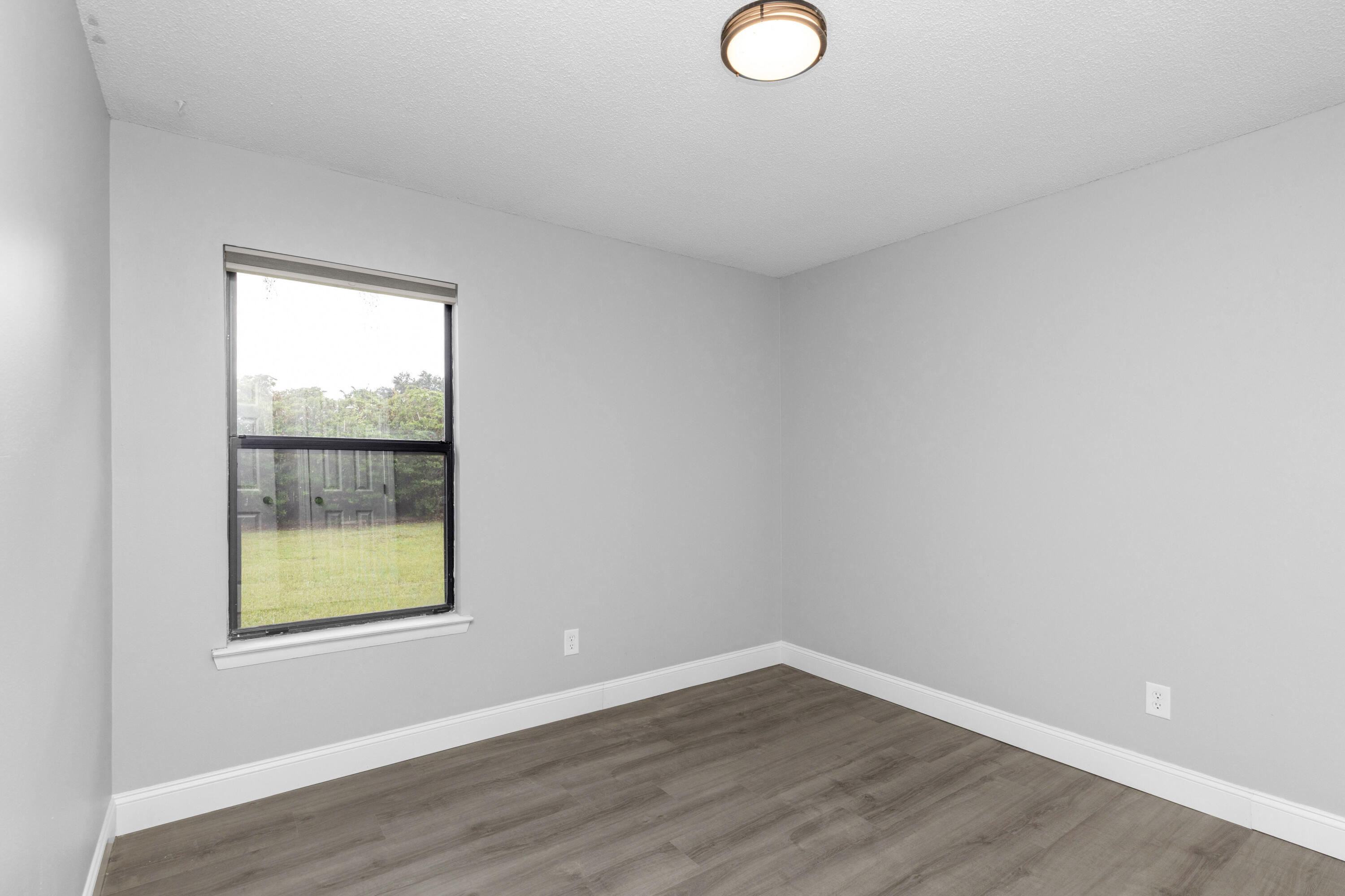 CHATEAU PRES DE LA MER - Residential Lease