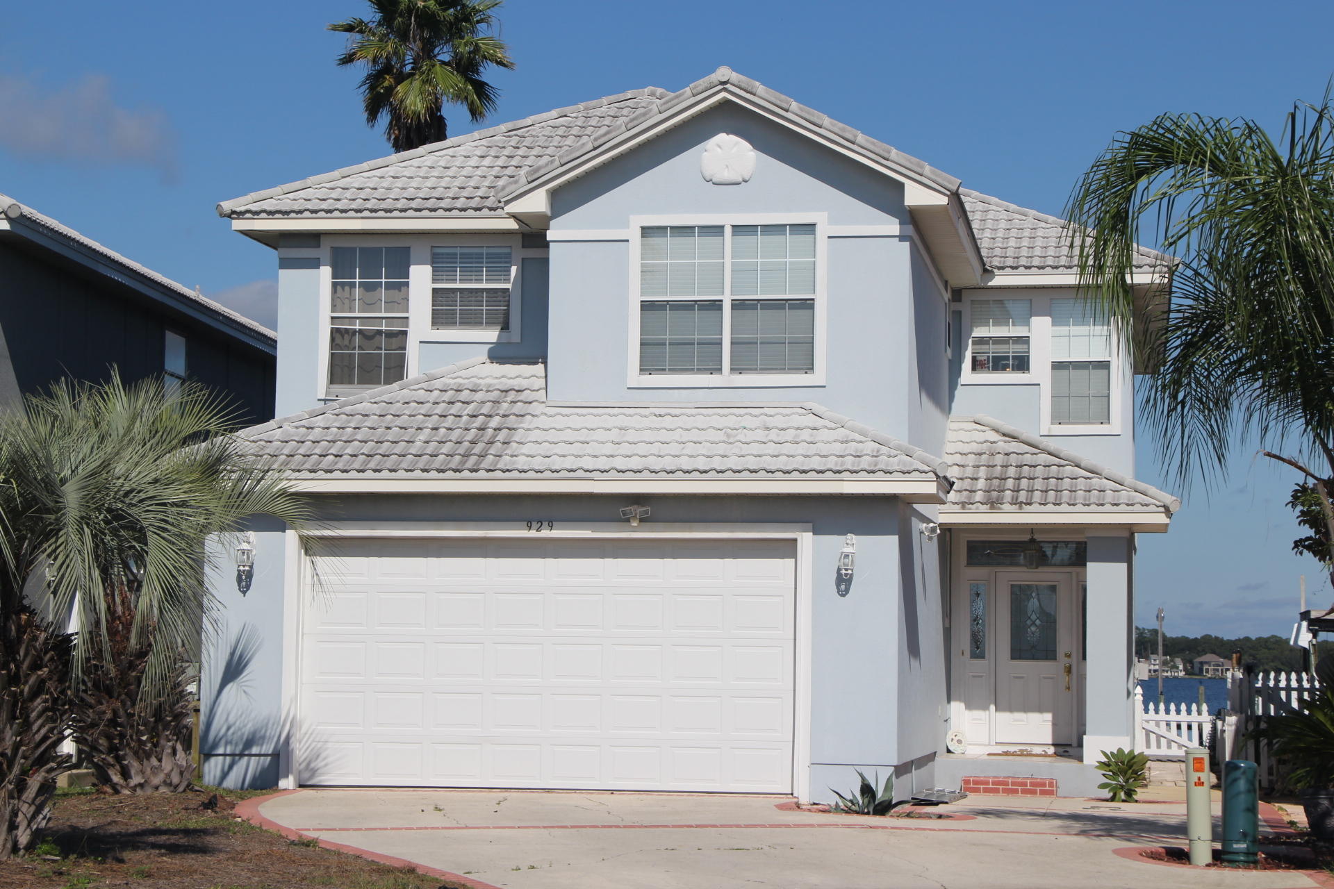 LIGHTHOUSE POINTE - Residential