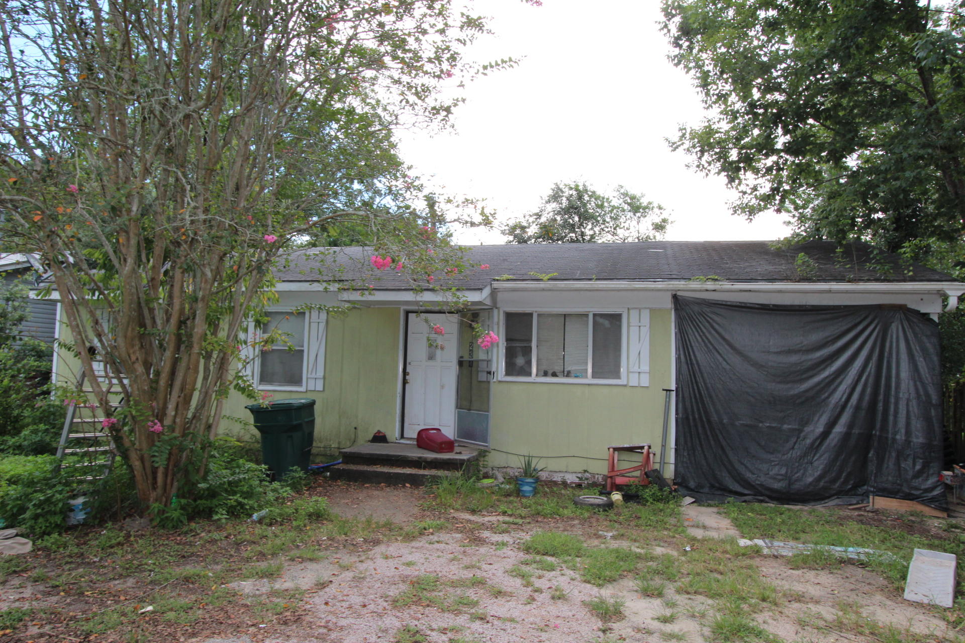 This property is yielding 18.9% on rent with a purchase price of $38,000. If you want to flip it you can put $20,000 in it and make a nice profit in a short time.
