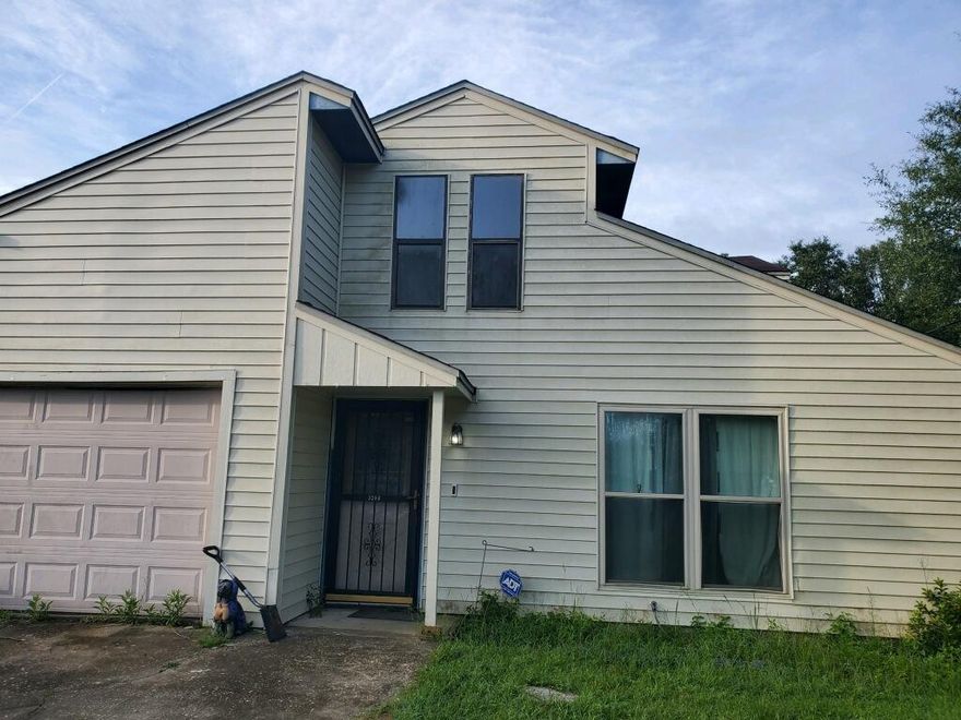 This split floor plan home is waiting for you to make it your own!! Huge master bedroom downstairs with additional bedrooms upstairs. Cathedral ceiling in living room. Kitchen boasts granite counters and undermount sink. Master bath has one of a kind glass sink- a great touch. Would make an awesome space for a larger family! Wanting an area that you can put in work and customize to your taste? This is the one. Potential of this home is limited only by the imagination and vision. Information contained is believed to be correct, buyer to verify. Please submit on ''AS IS'' contract.