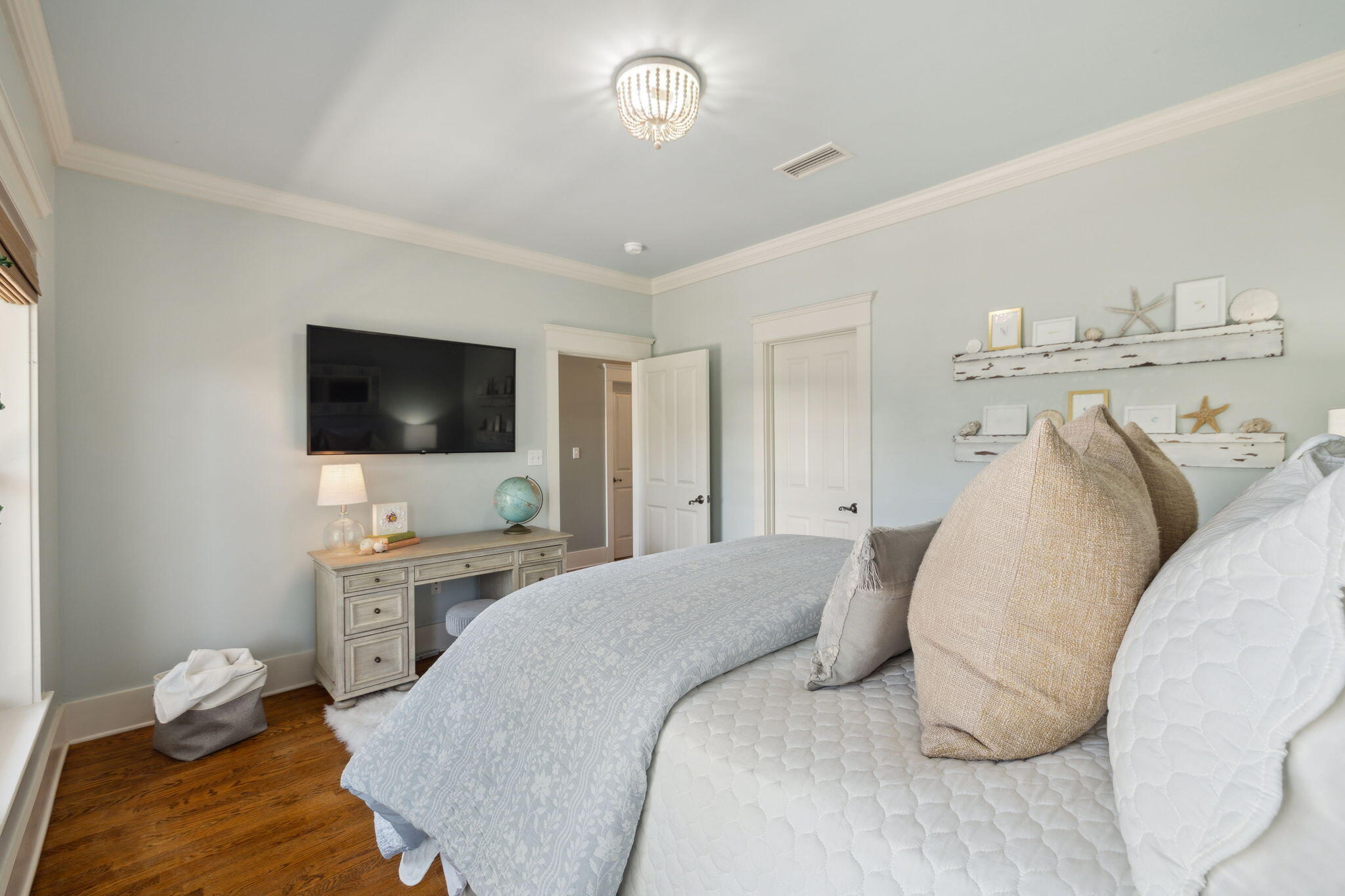 VILLAGE OF WHITE CLIFFS THE - Residential Lease