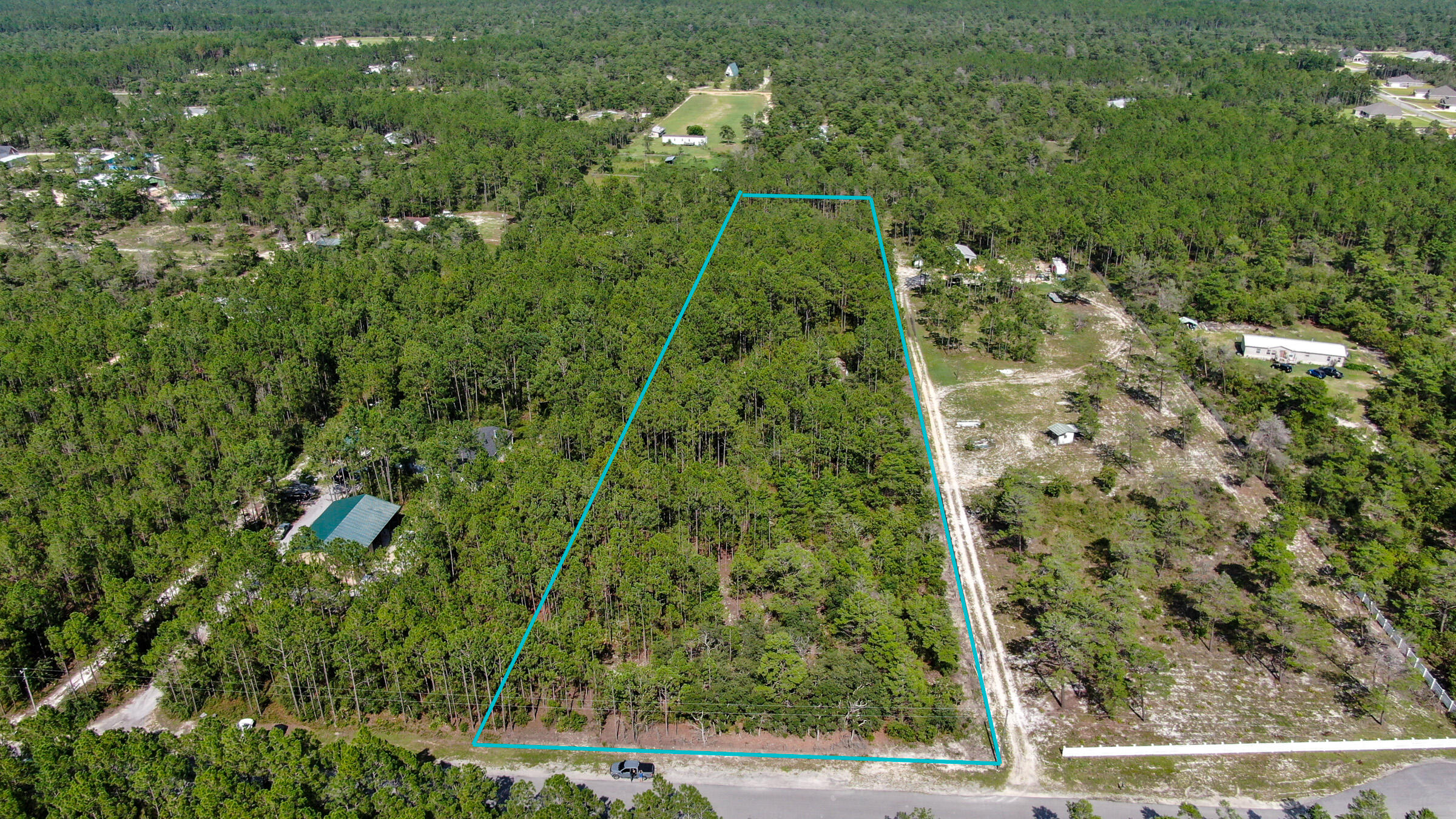 Here is your chance to own close to five acres in the growing community of Freeport. More than ideal for getting away from the hustle and bustle of town and settling into the luxury of country privacy. If your dream home vision includes spacious land to roam free, then this stunning piece of property is FOR YOU! X FLOOD ZONE, so the possibilities are endless with no flood insurance required for a lender. Zoned Estate Residential with Walton County. Also, not far from some of the world's most beautiful beaches. Call today before it is gone.