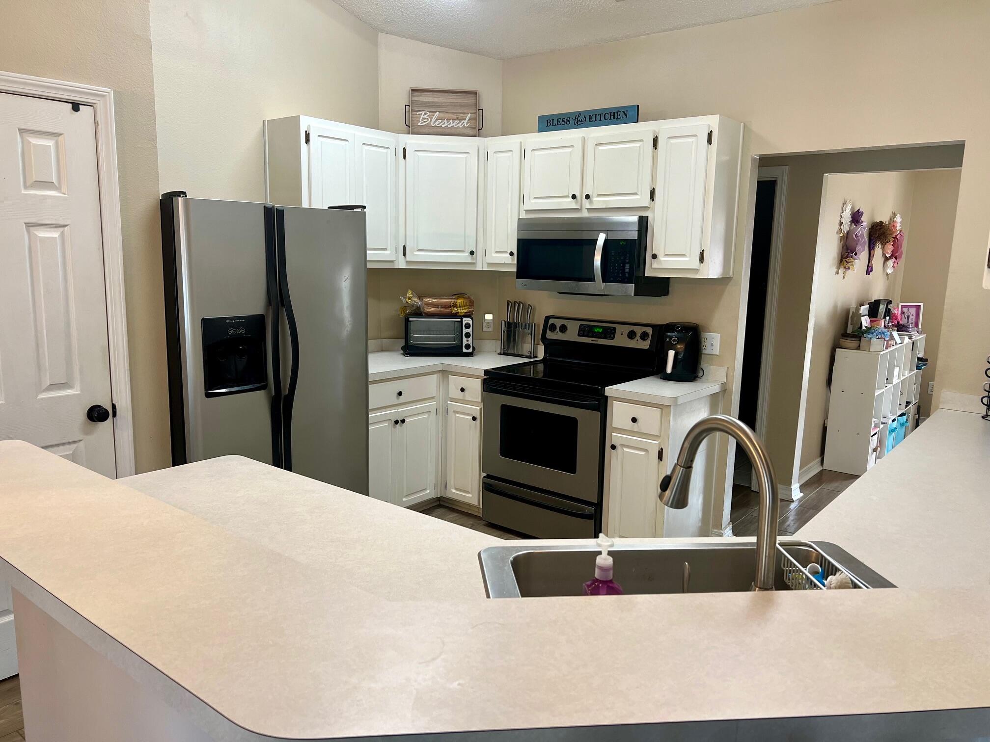 RIVERCHASE S/D PH 2 - Residential Lease