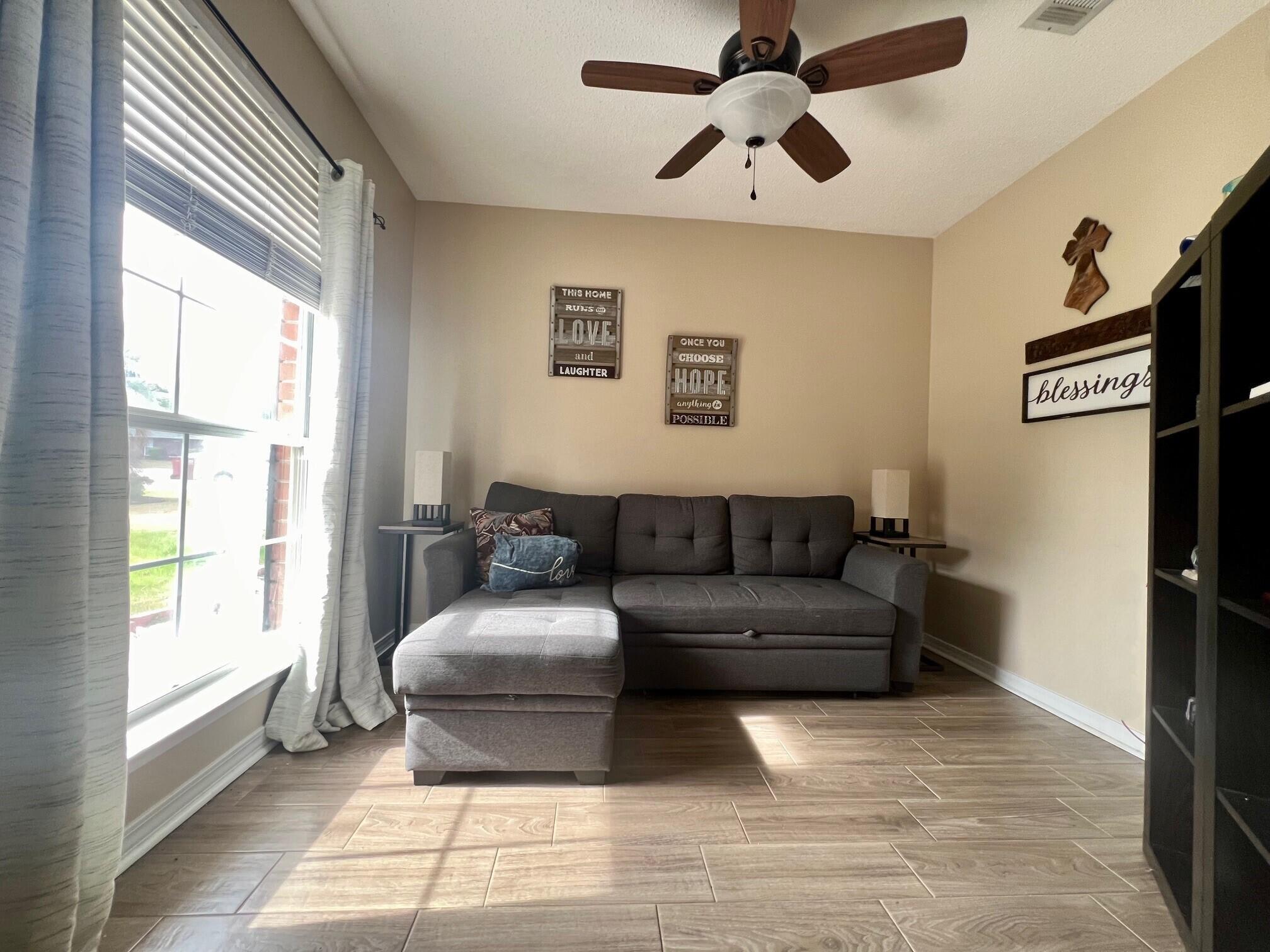 RIVERCHASE S/D PH 2 - Residential Lease