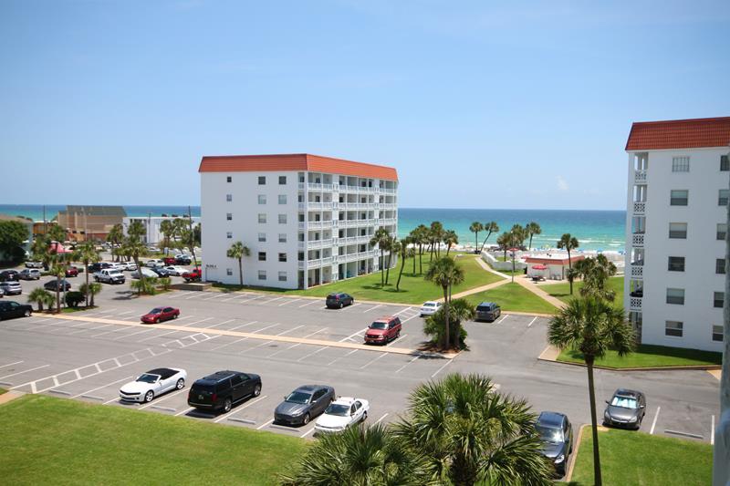 EL MATADOR CONDO - Residential