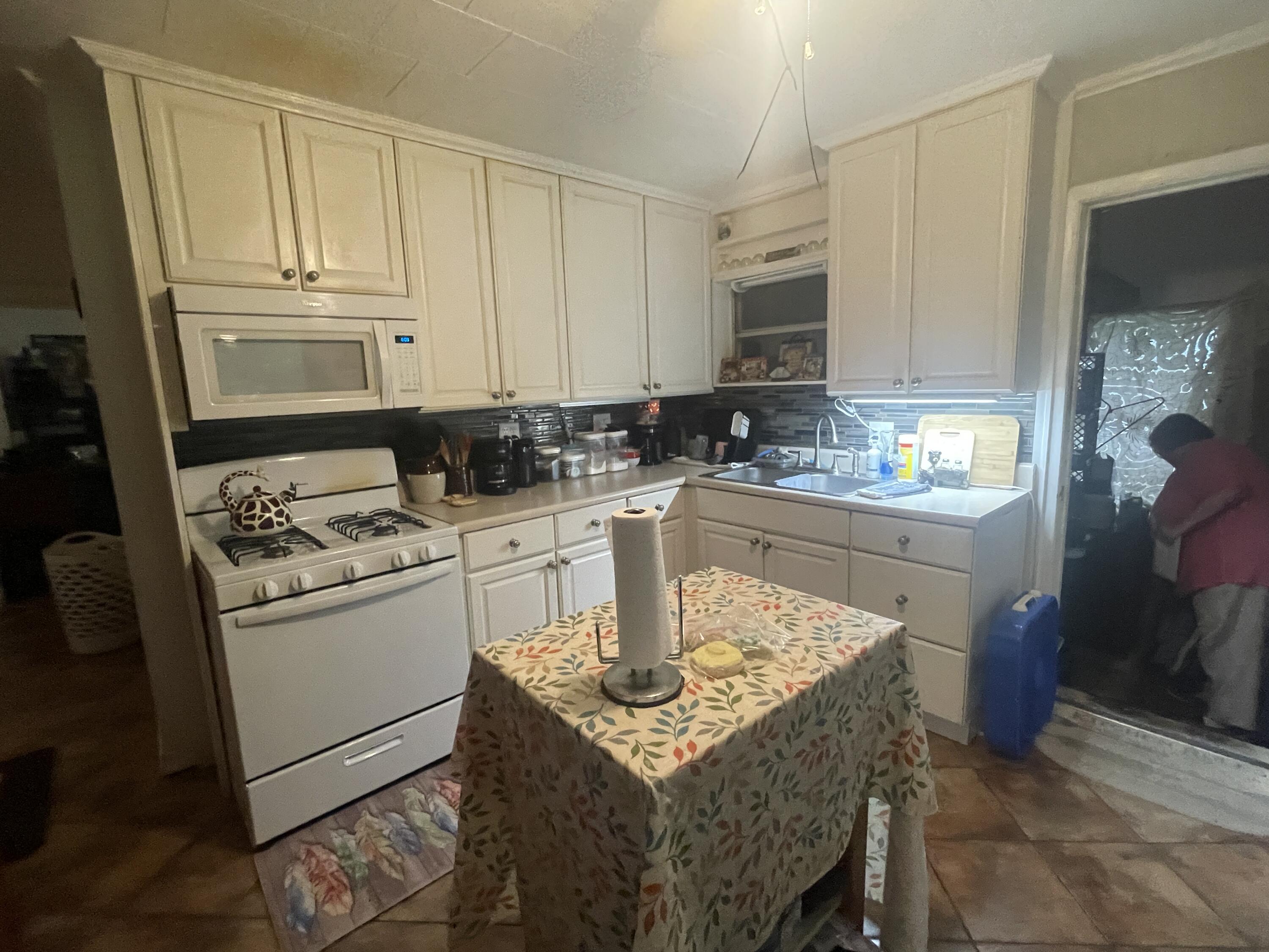 VALPARAISO PLAT # 15 LOT 6 BLK 3 - Residential Lease
