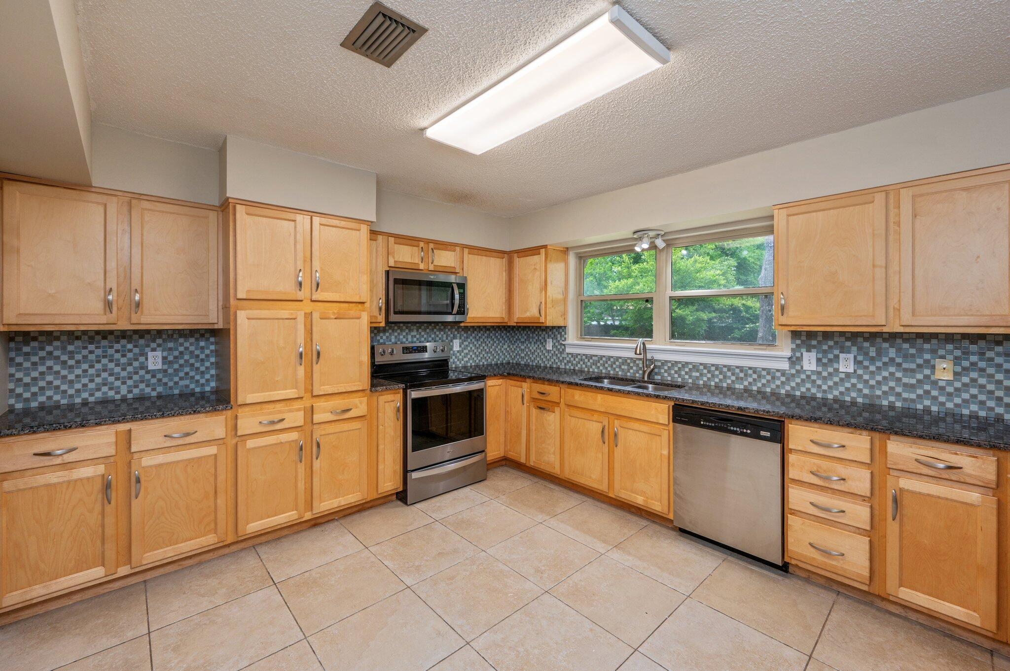 BAYOU POQUITO - Residential Lease