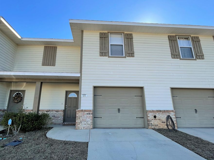 Beautiful 2 story townhome in north Crestview, Spacious kitchen with large breakfast bar, granite counter-tops, stainless steel appliances and lots of cabinets and counter space. Open floor plan with vinyl wood-look flooring downstairs, and carpet upstairs in the bedrooms. Downstairs has a half bath for guests and convenience and upstairs has 3 bedrooms, 2 full bathrooms, laundry room and large storage closet. Association maintains lawn and community pool is available to tenants.  Owner is offering a 500.00 discount on first months rent. NO PETS.