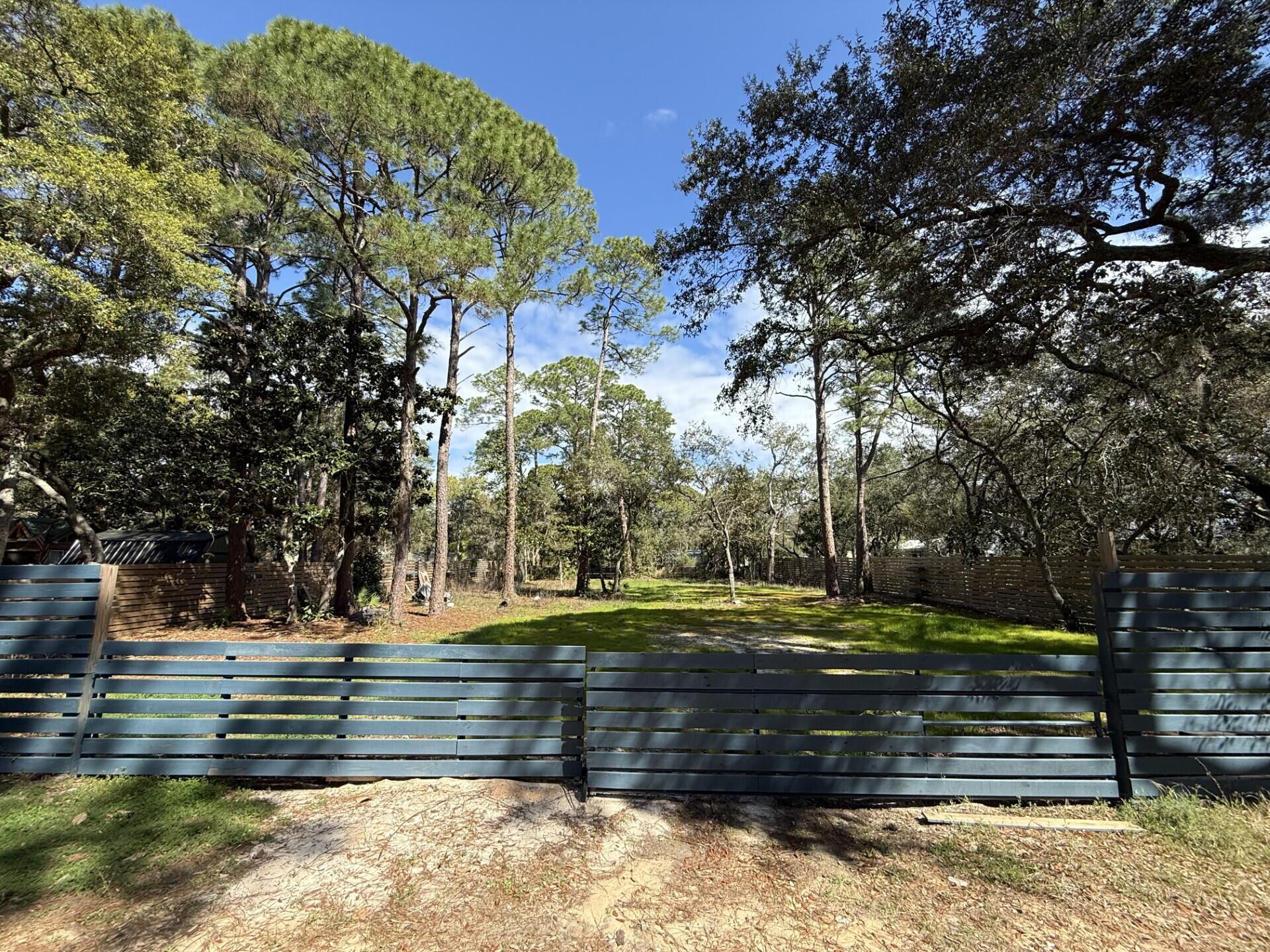 METES & BOUNDS - Land