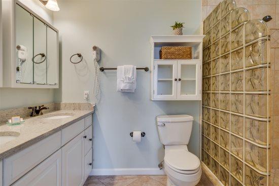 EMERALD WATERS - Residential Lease
