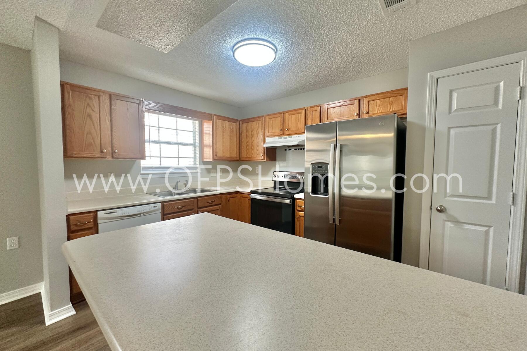 SHADOW LAKES - Residential Lease