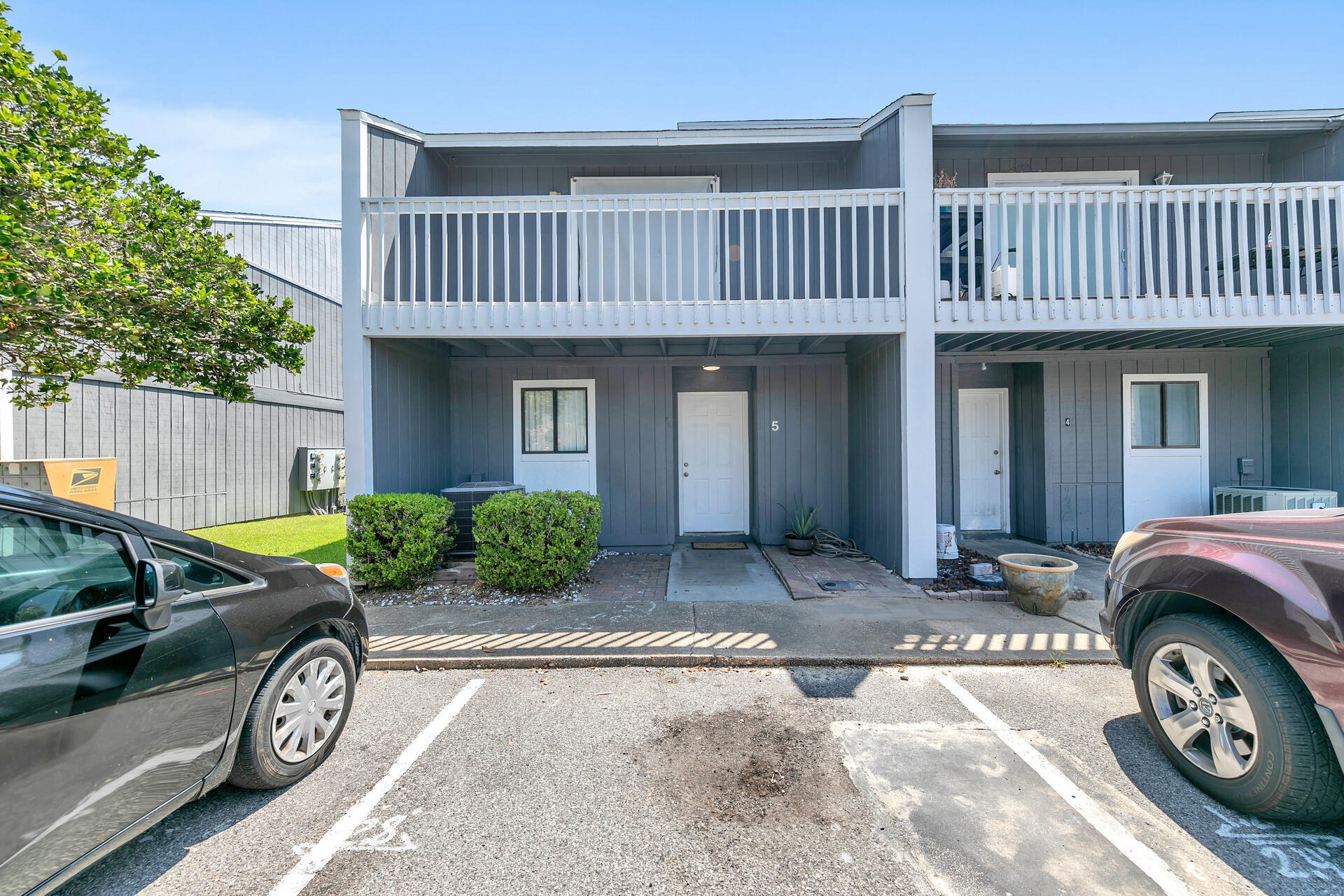 Welcome to Destin Racquet Club, Unit #5 where affordable living meets exceptional rental returns! This inviting townhouse presents a golden opportunity for investors seeking a lucrative rental property in a prime location.Step inside this charming residence and be greeted by a warm and welcoming atmosphere. The kitchen is open to the living area, making it perfect for entertaining. Both bedrooms are located upstairs and offer their own private bathrooms. Location is key, and this townhouse excels in that regard. Situated in the heart of Destin, you'll have easy access to a plethora of amenities and attractions. From pristine beaches and world-class golf courses to shopping centers and delicious dining options, everything you desire is just moments away.
Investors will be pleased to know that this townhouse offers excellent rental potential. With its desirable location and affordable pricing, you can expect strong returns on your investment. Take advantage of the high demand for rentals in this sought-after area and watch your investment flourish.
Don't miss out on this incredible opportunity to own a budget-friendly townhouse with exceptional rental returns in the heart of Destin. Contact us now to schedule a viewing and embark on your journey toward a profitable investment in this thriving coastal community!
HVAC 2020
Roof 2018 - The entire complex got new roofs.
2 Personal Parking Spaces