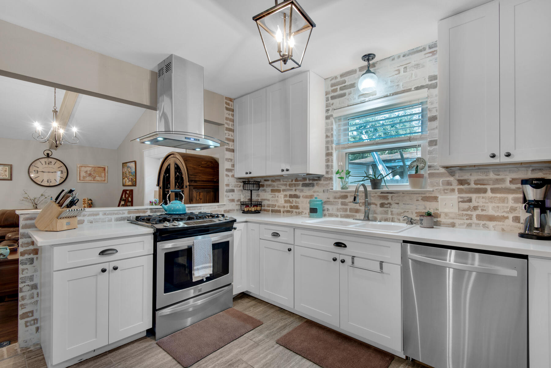 PINEWOOD ESTATES - Residential