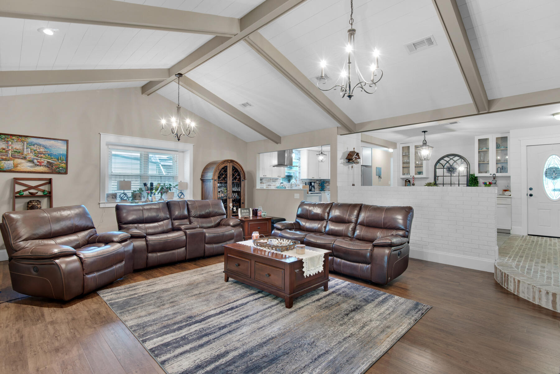 PINEWOOD ESTATES - Residential