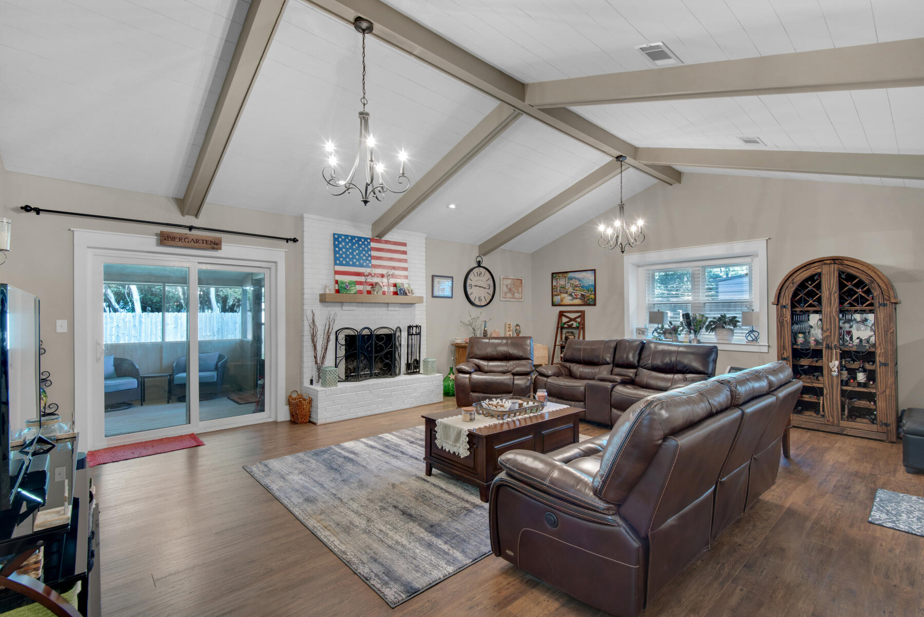 PINEWOOD ESTATES - Residential