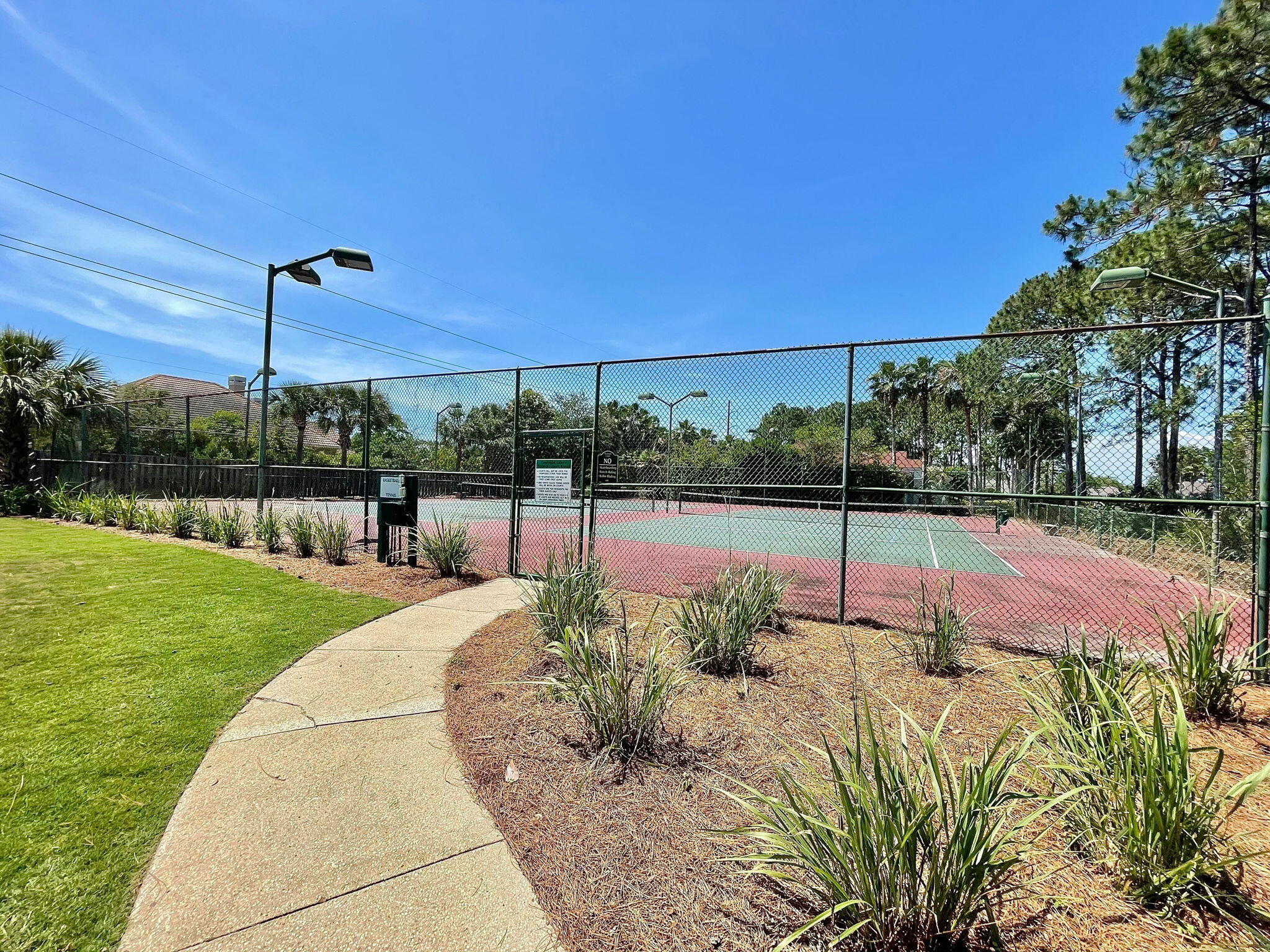 EMERALD LAKES PH 1 - Residential