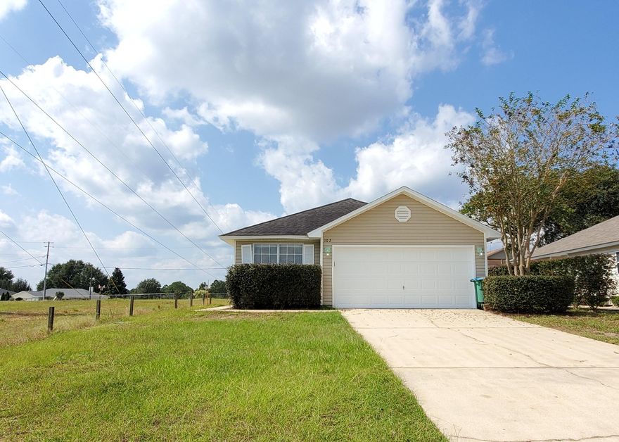 3 bedroom 2 bath home for sale in Crestview. Two car garage. Living/dining/kitchen combo with tall ceilings and breakfast bar. Roomy pantry. Spacious master suite with attached bathroom and walk-in closet. This beautiful house will make the perfect family home! Vacant  and easy to show.
