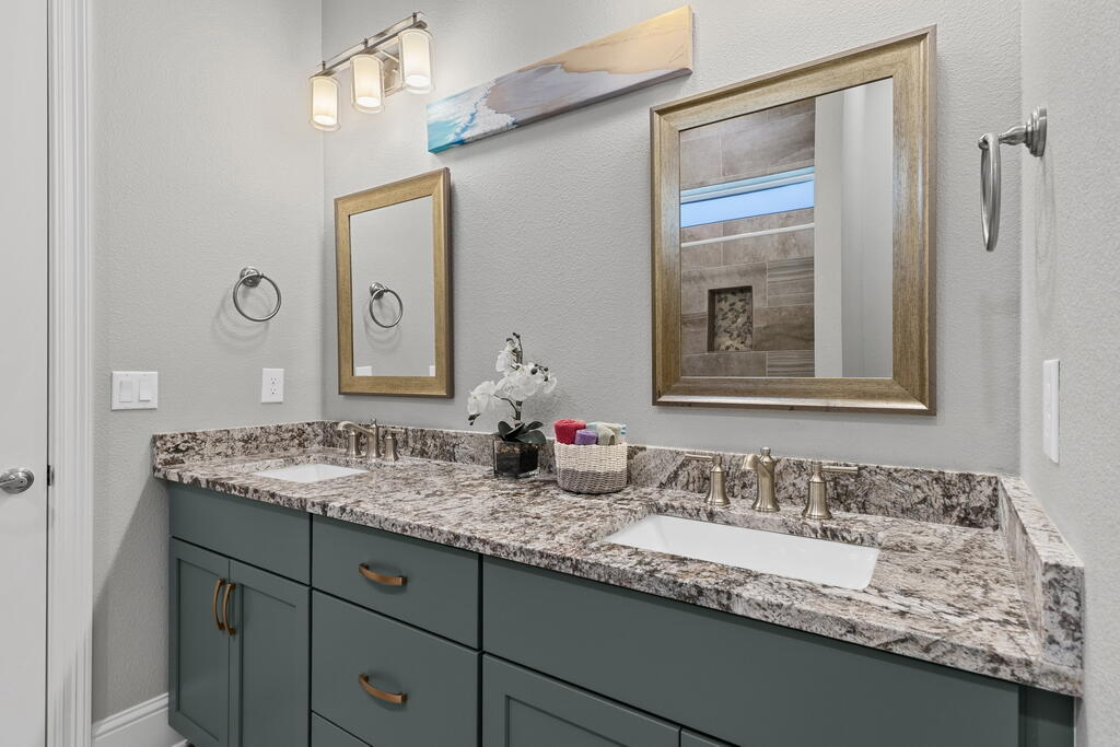 THE VINEYARDS - Residential