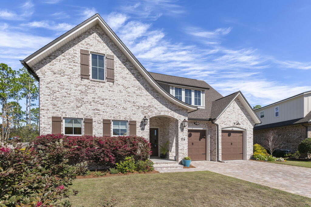 THE VINEYARDS - Residential