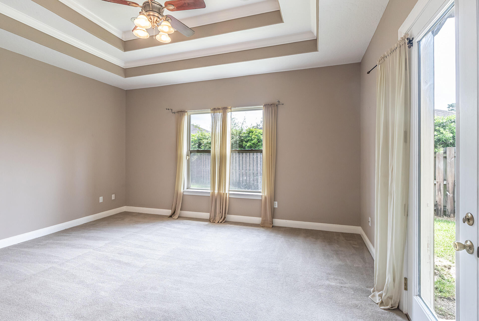 CHARDONNAY ESTATES - Residential