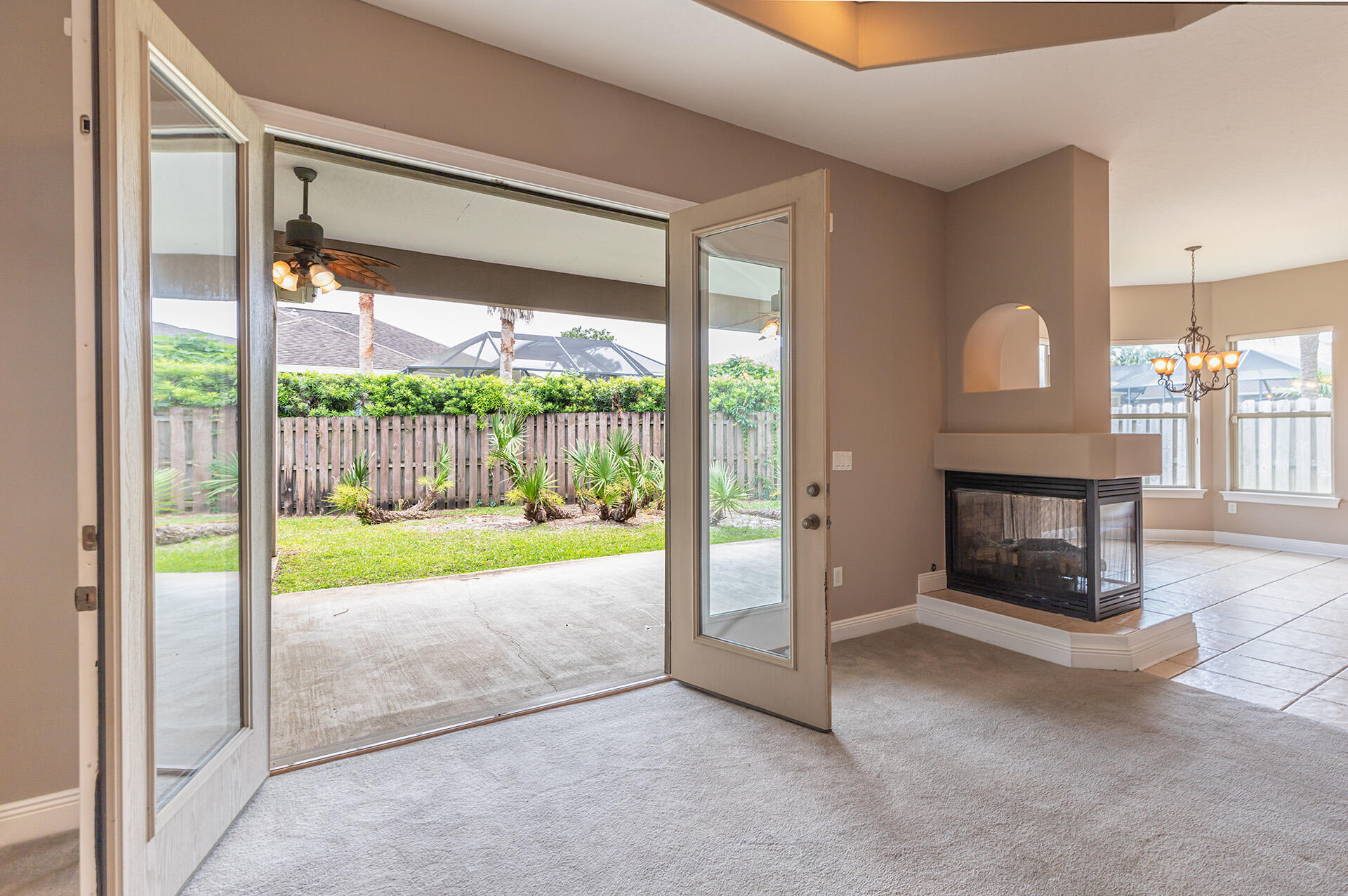 CHARDONNAY ESTATES - Residential