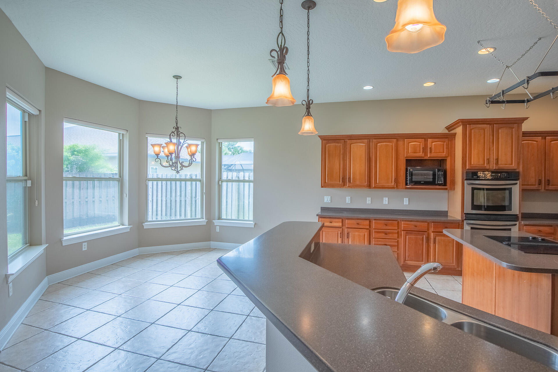 CHARDONNAY ESTATES - Residential