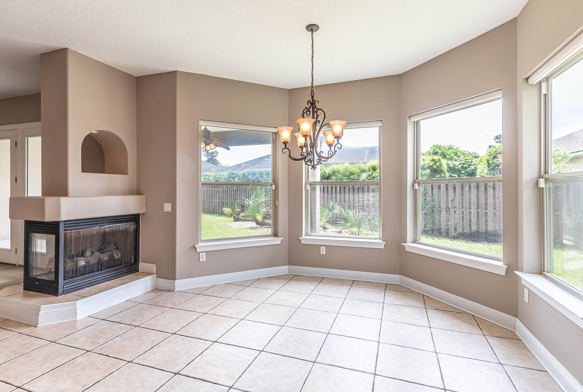 CHARDONNAY ESTATES - Residential