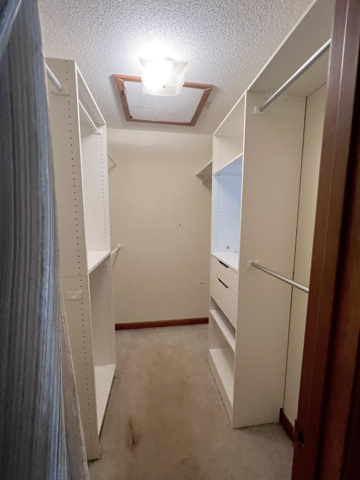 RIDGEFIELD - Residential