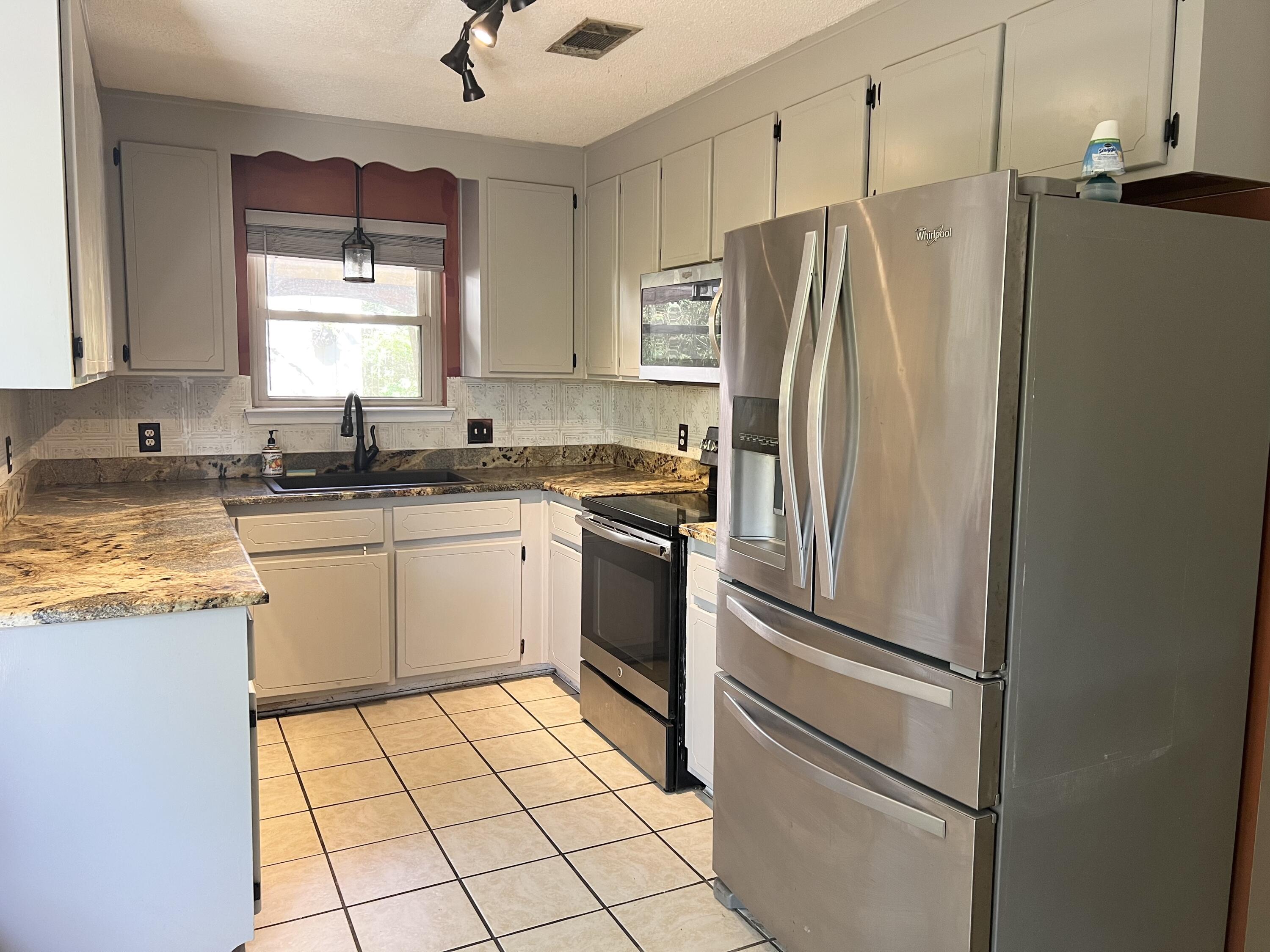 RIDGEFIELD - Residential