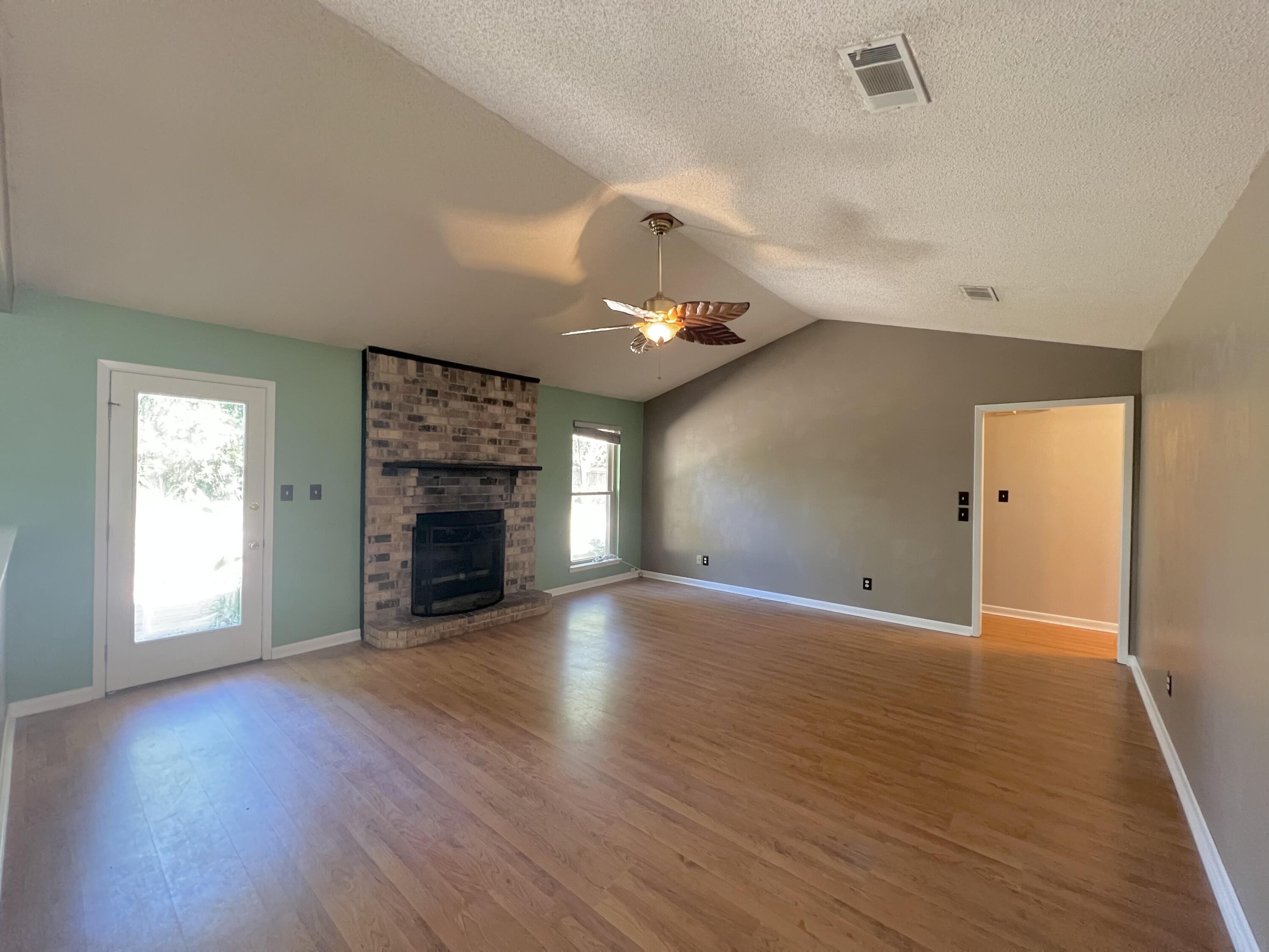 RIDGEFIELD - Residential