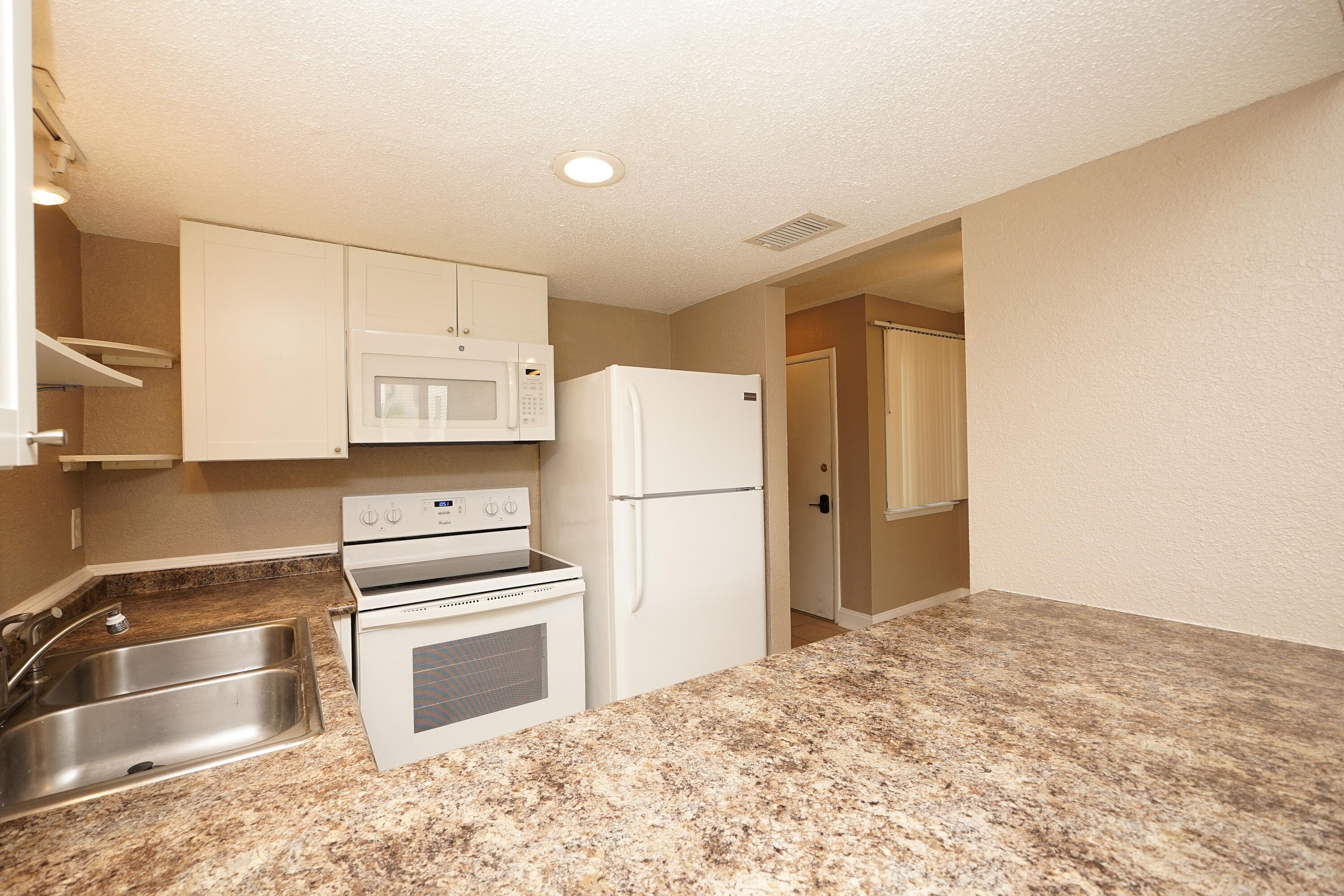 FOUNTAINHEAD CONDO - Residential Lease