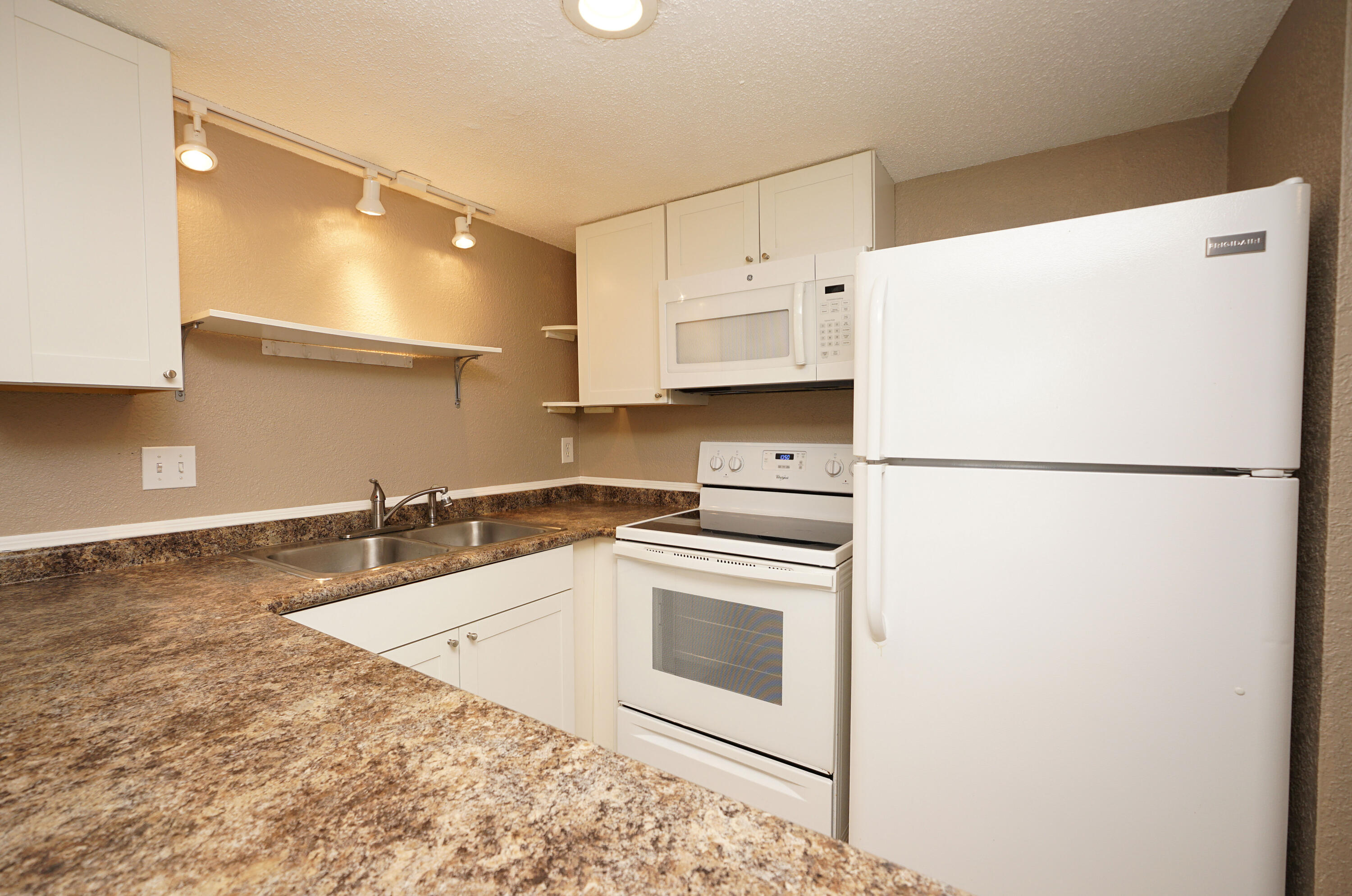FOUNTAINHEAD CONDO - Residential Lease