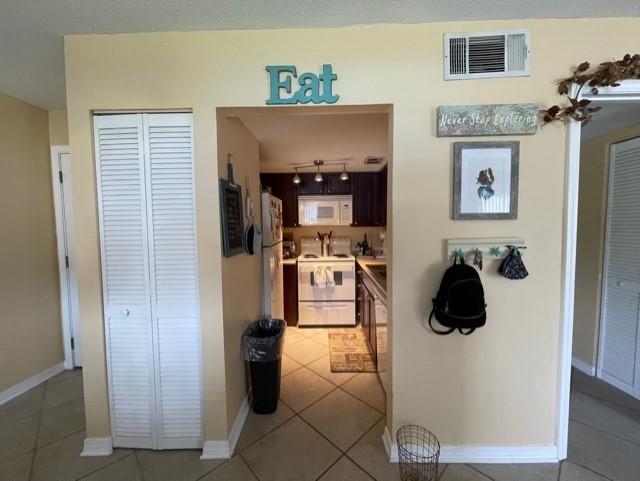 FINISTERRA CONDO - Residential