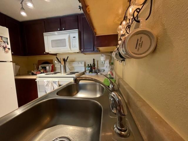 FINISTERRA CONDO - Residential