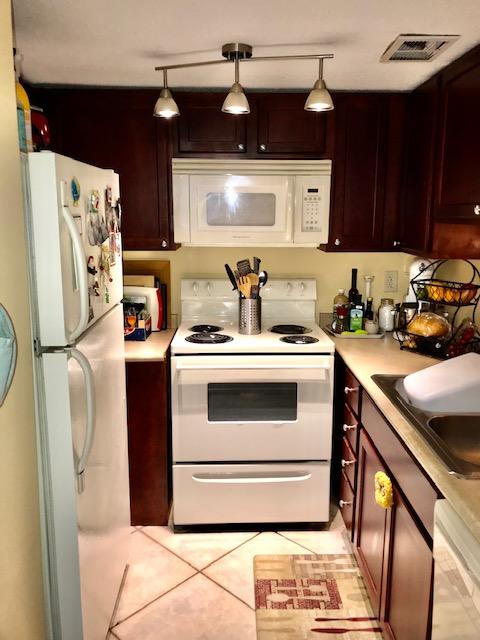 FINISTERRA CONDO - Residential