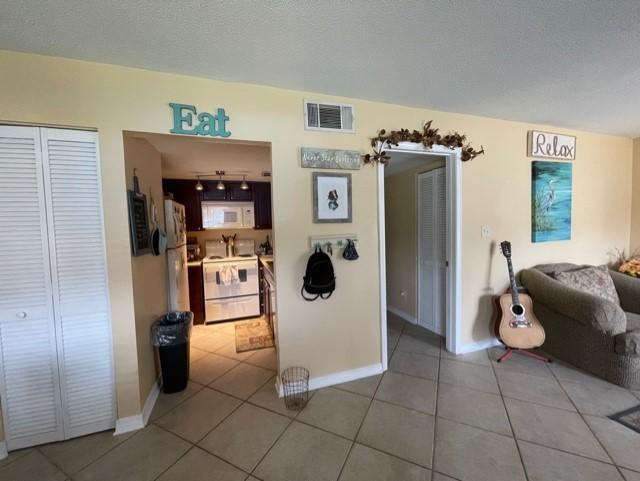 FINISTERRA CONDO - Residential