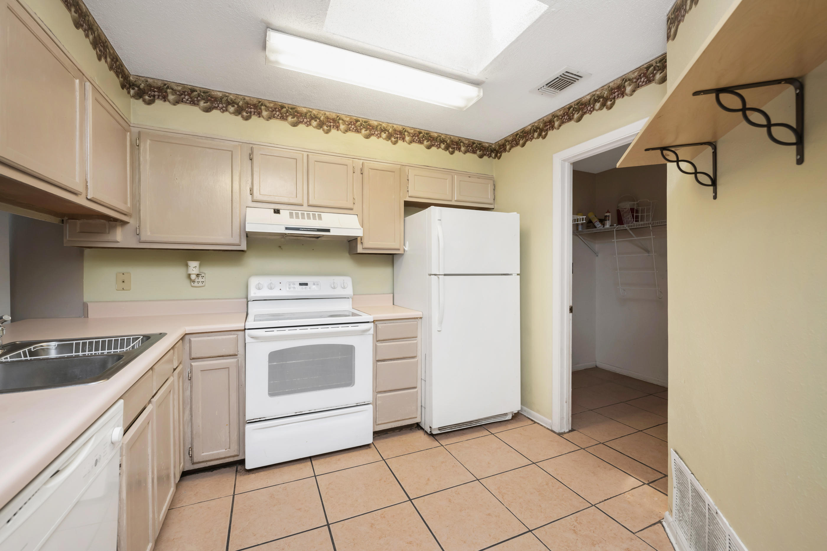 VIKING MANOR PH 1 - Residential