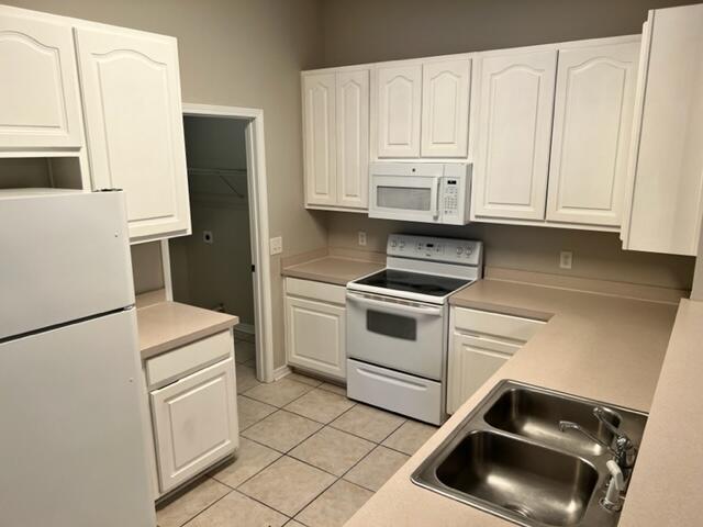 SHANYN TAYLOR OAKS - Residential Lease