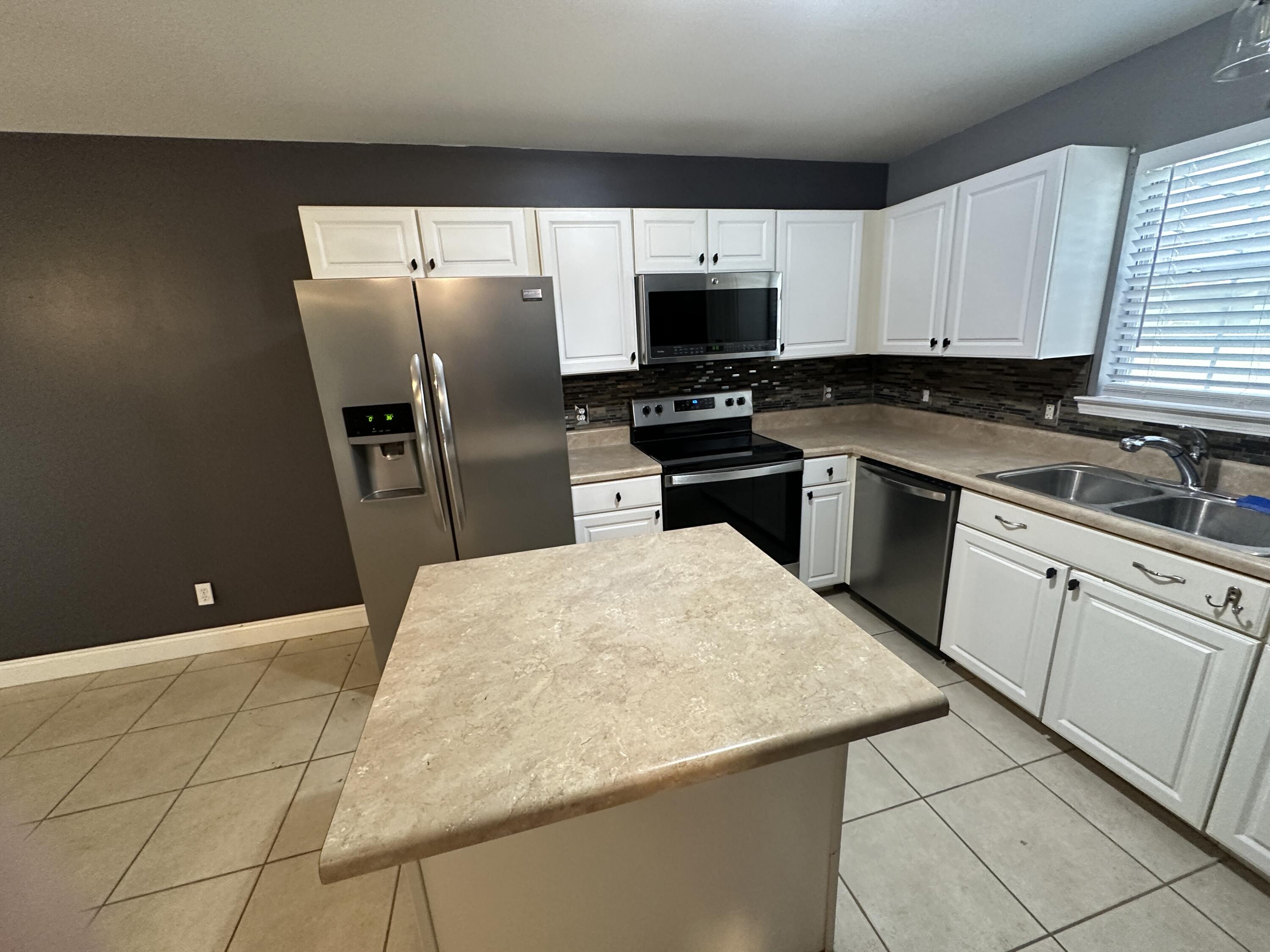 PARADISE UNREC - Residential Lease