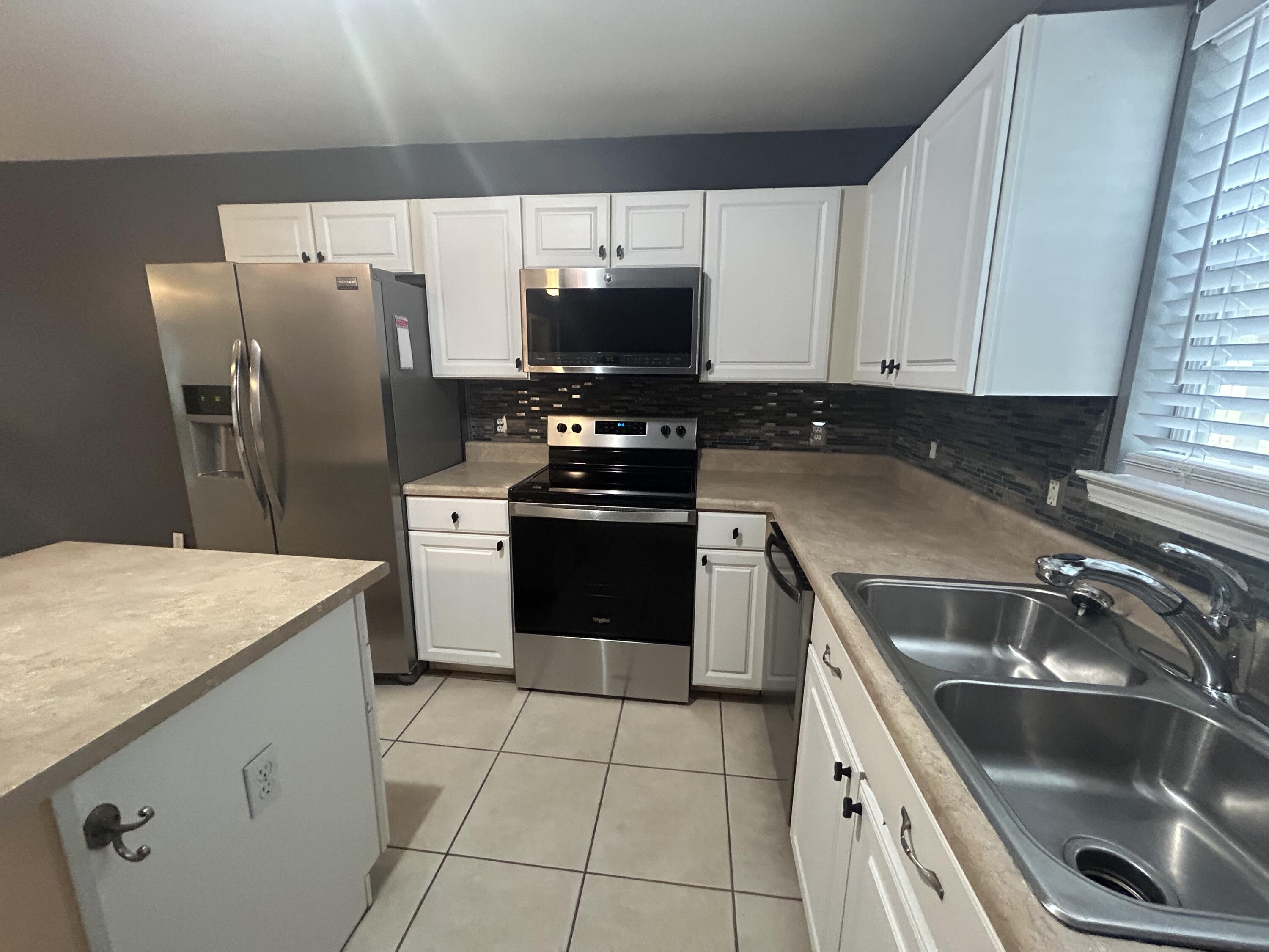 PARADISE UNREC - Residential Lease