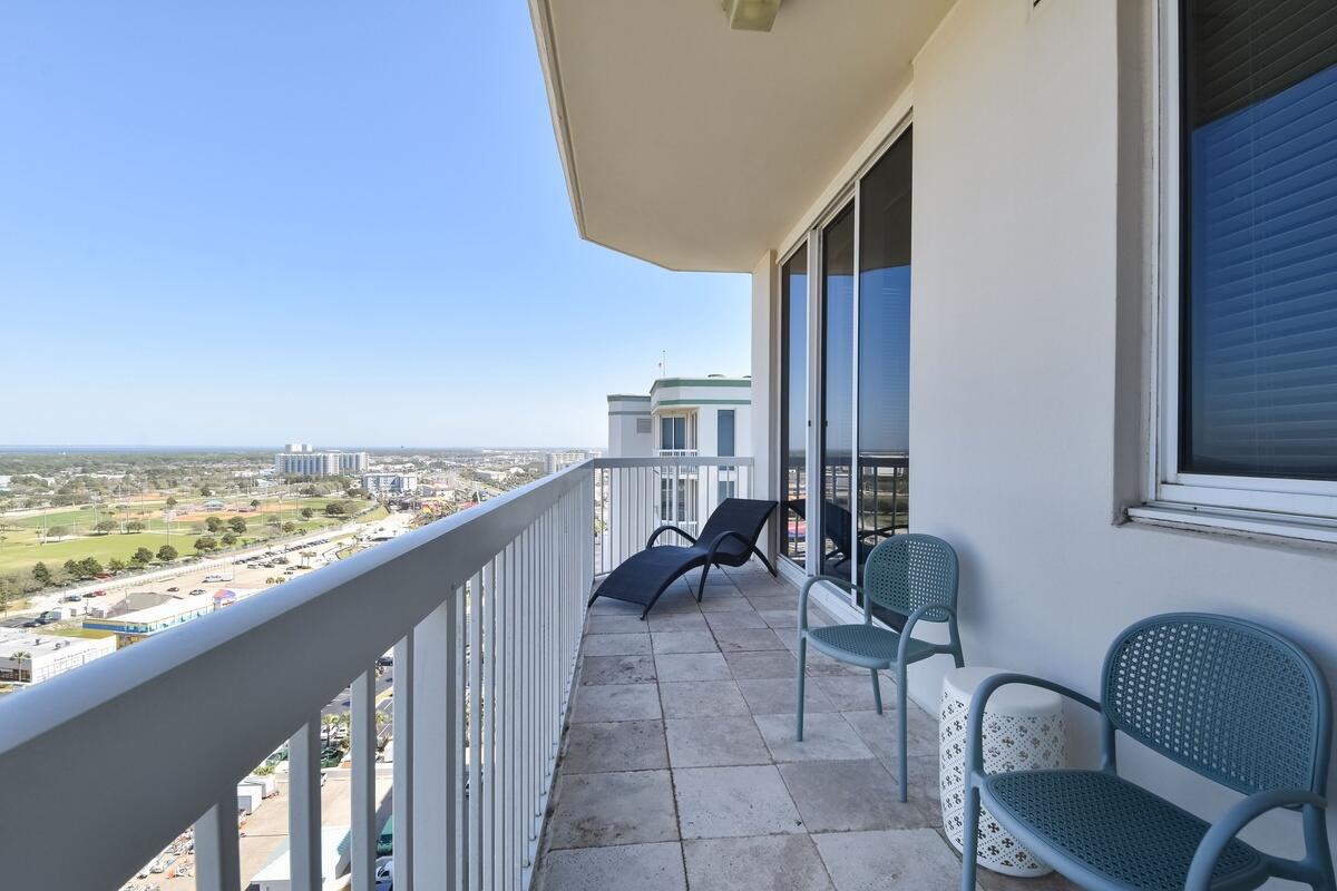 SILVER BEACH TOWERS - Residential