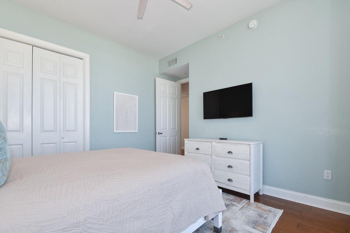 SILVER BEACH TOWERS - Residential