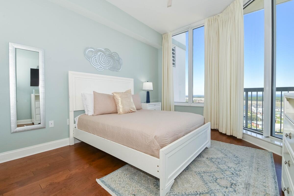 SILVER BEACH TOWERS - Residential