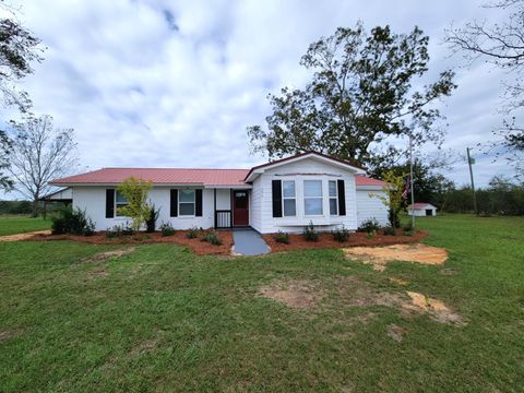 A home in DeFuniak Springs