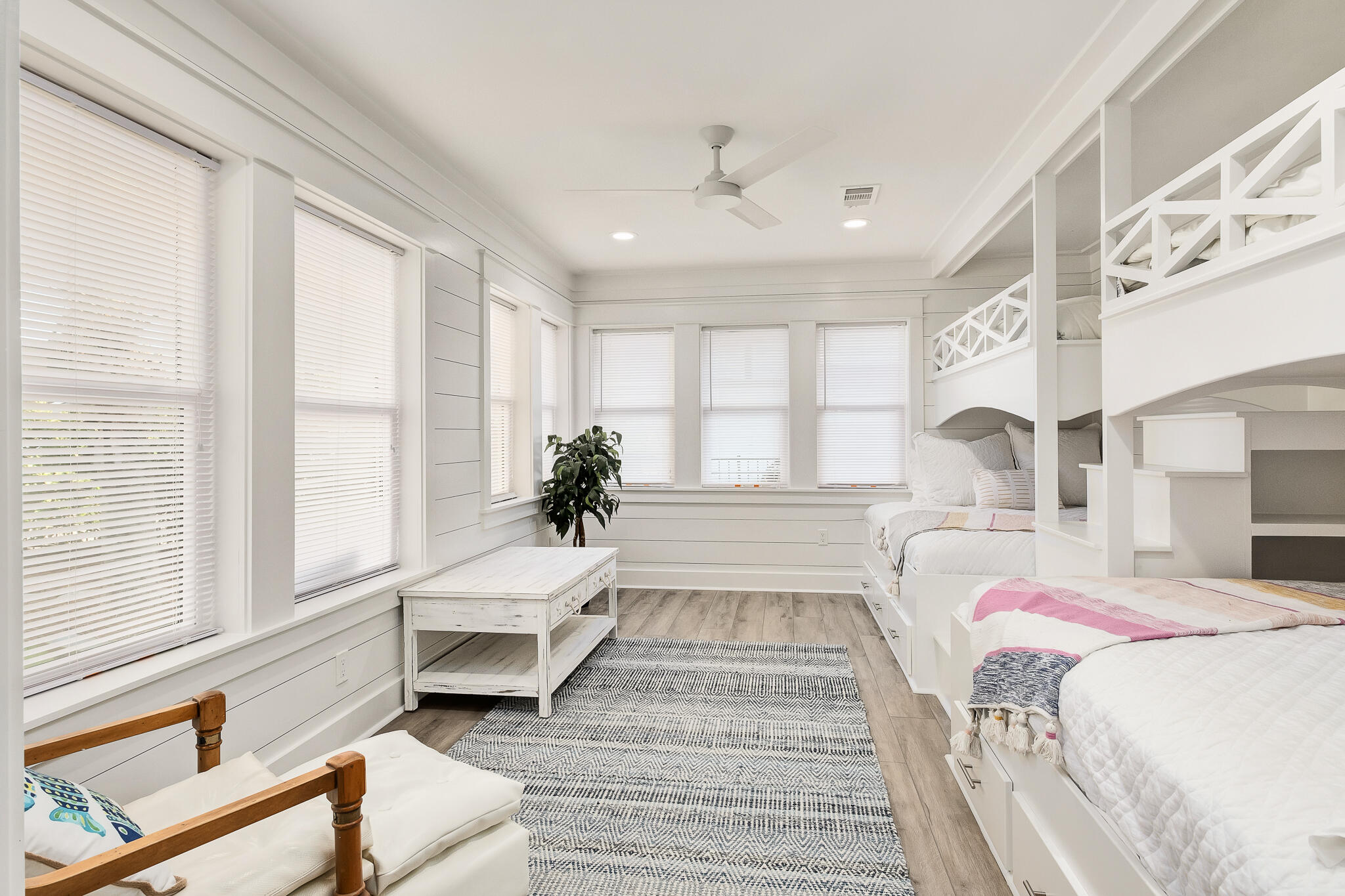 BEACH HIGHLAND - Residential