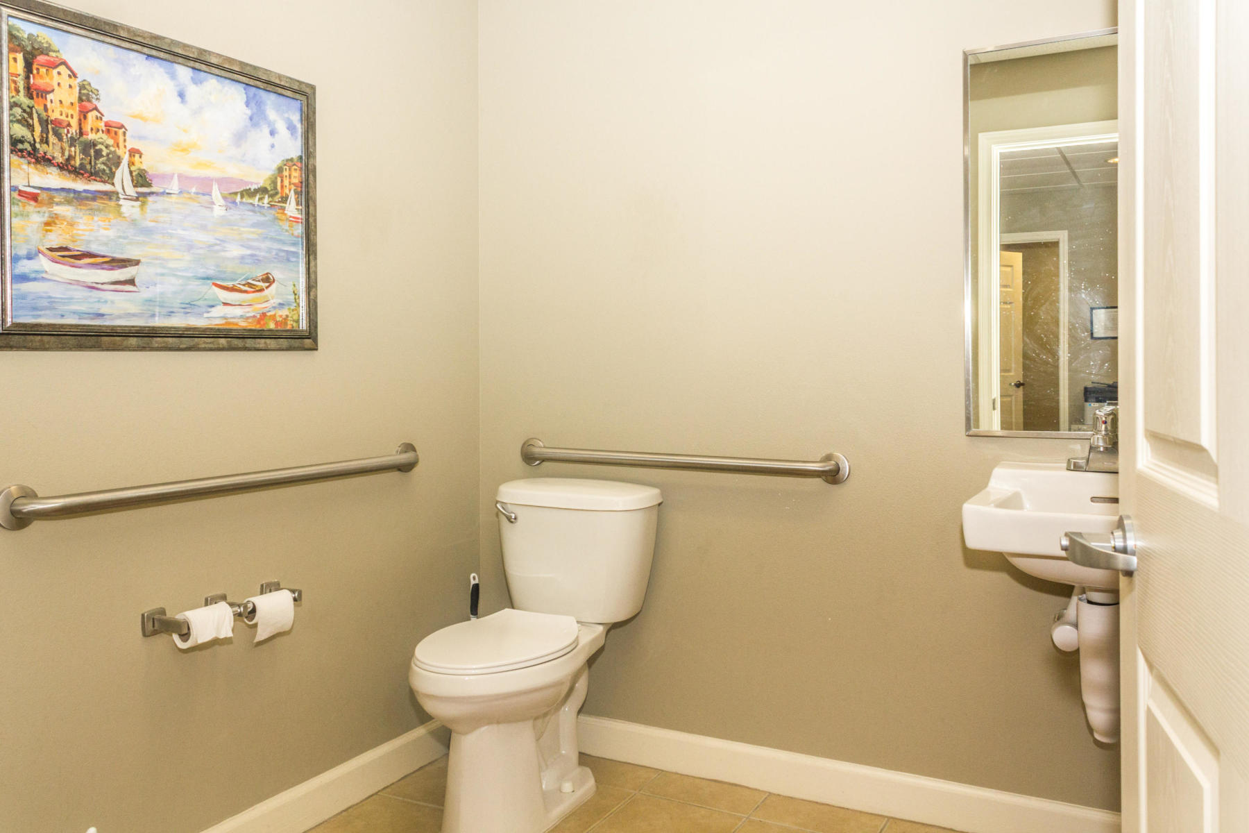 Main image without alt text