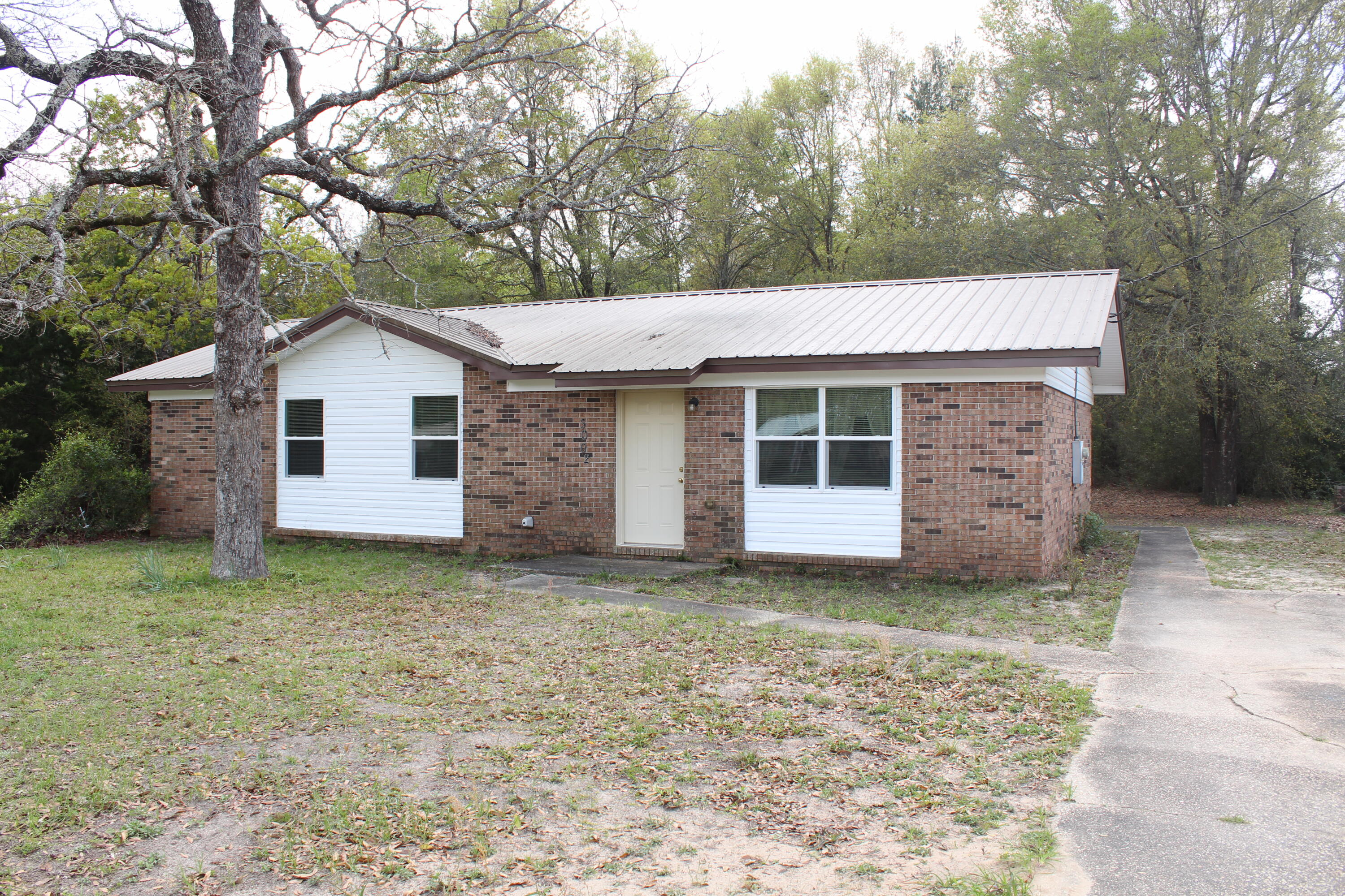 Welcome home! Enjoy this cozy home in close proximity to schools and local shopping.