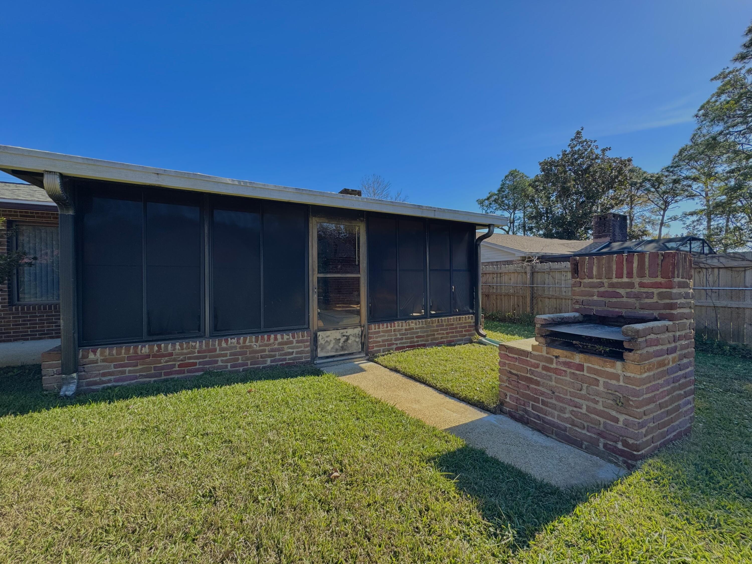 MARY ESTHER MANOR - Residential