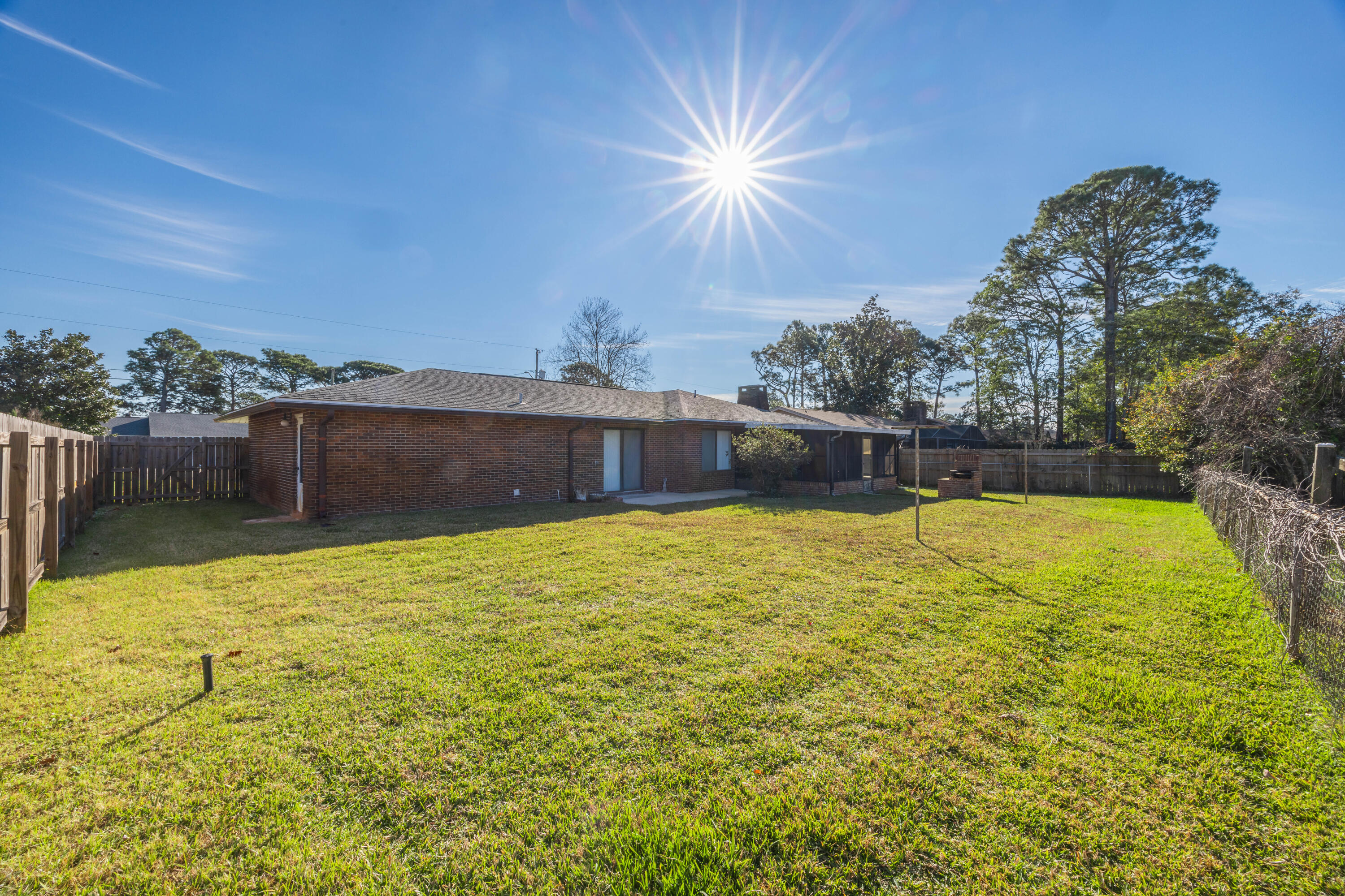 MARY ESTHER MANOR - Residential